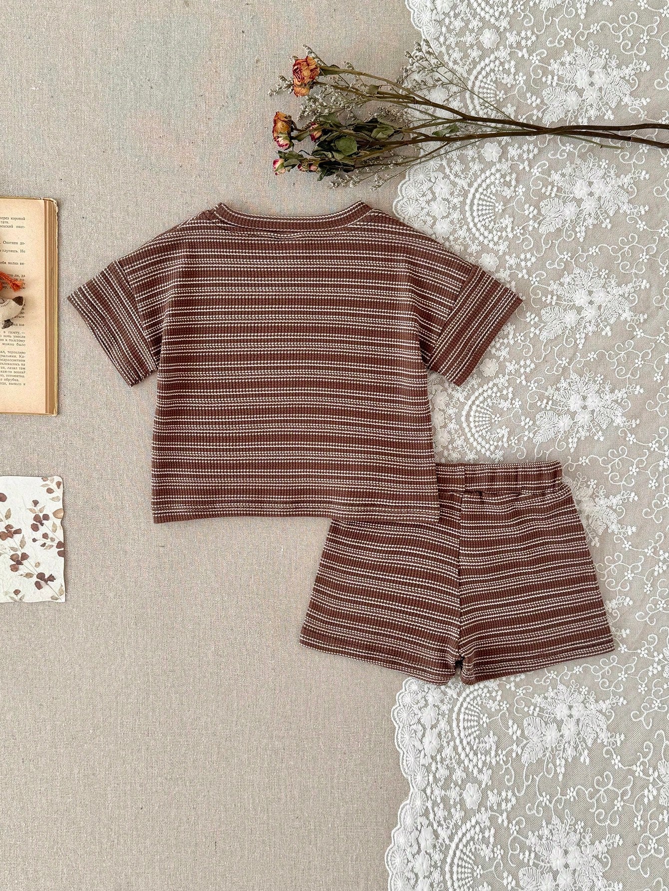 2pcs/Set Toddler Boys/Girls Casual Brown Striped Short Sleeve T-Shirt And Shorts Set, Summer