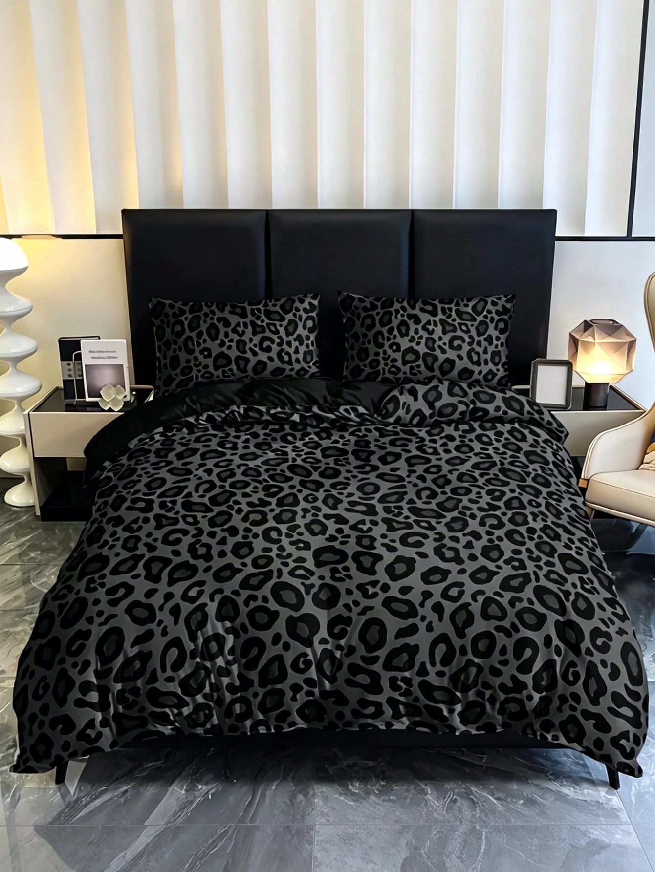 3-Piece Luxury Black Leopard Print Gothic Style Duvet Cover Set, Pillowcase Pattern Random, Duvet Cover Set (1 Duvet Cover + 2 Pillowcases, Pillow Inserts Not Included), Soft Warm Comfortable Bedroom