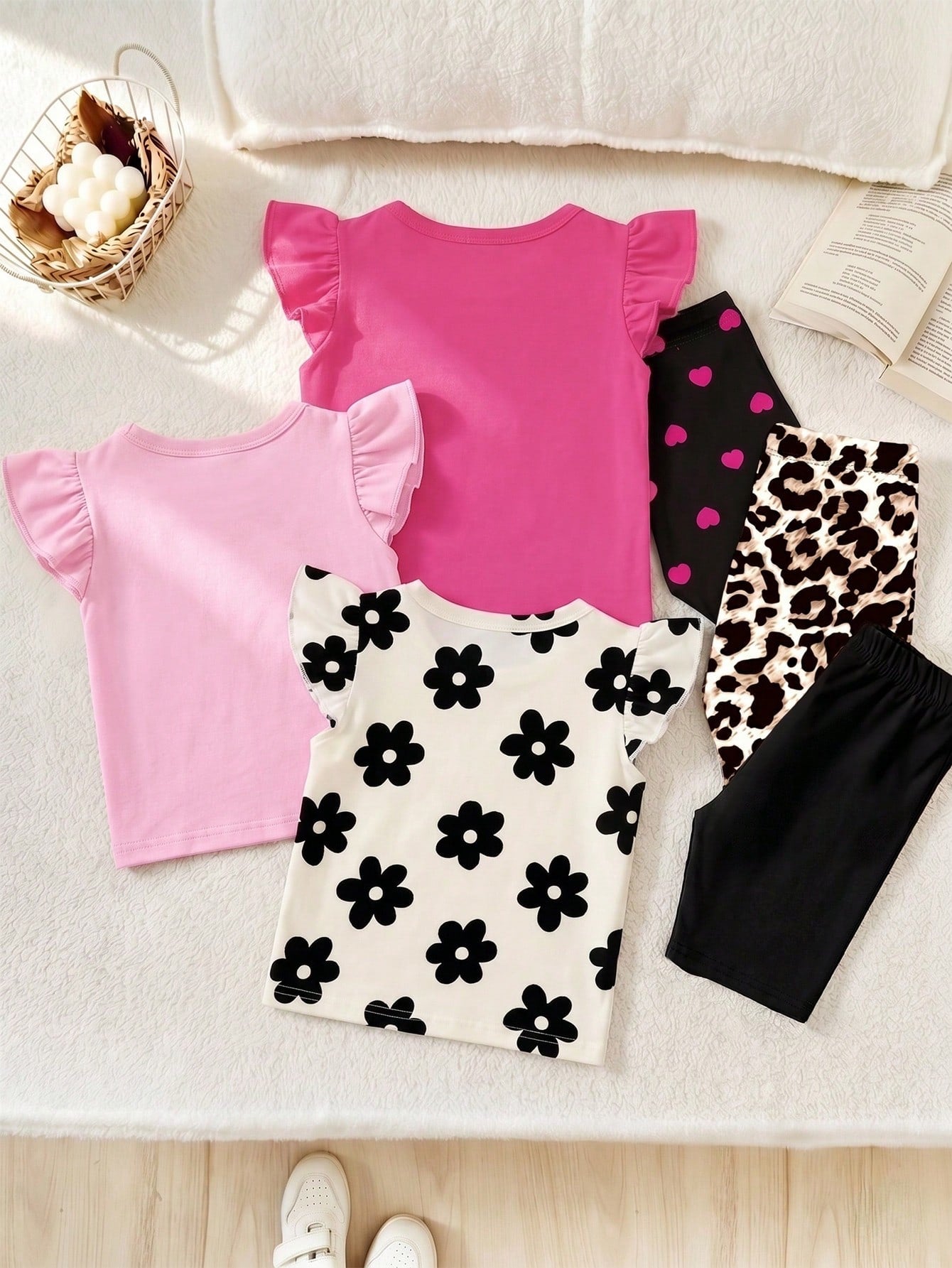 3 Sets Baby Girl Fashion Heart T-Shirt Top With Heart Print Shorts, Leopard Bow T-Shirt Top With Leopard Print Shorts, Floral Print Crew Neck Short Sleeve T-Shirt Top With Flower Print Shorts Multi-Pi