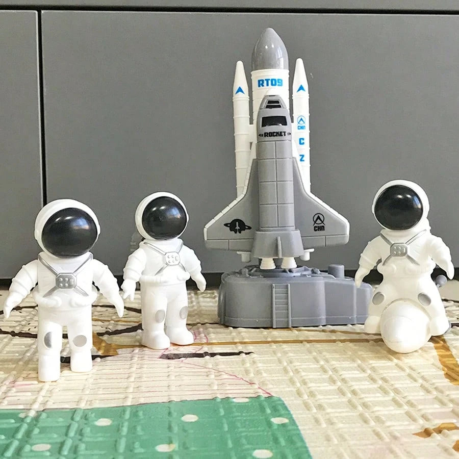 3pcs Astronaut Spaceship Model Toys, Rocket Launch Pad Space Station Model, Astronaut Collection Model Miniatures, Aerospace Rocket Aviation Toys, Astronaut Desk Decor, Home Decoration (Random Gesture