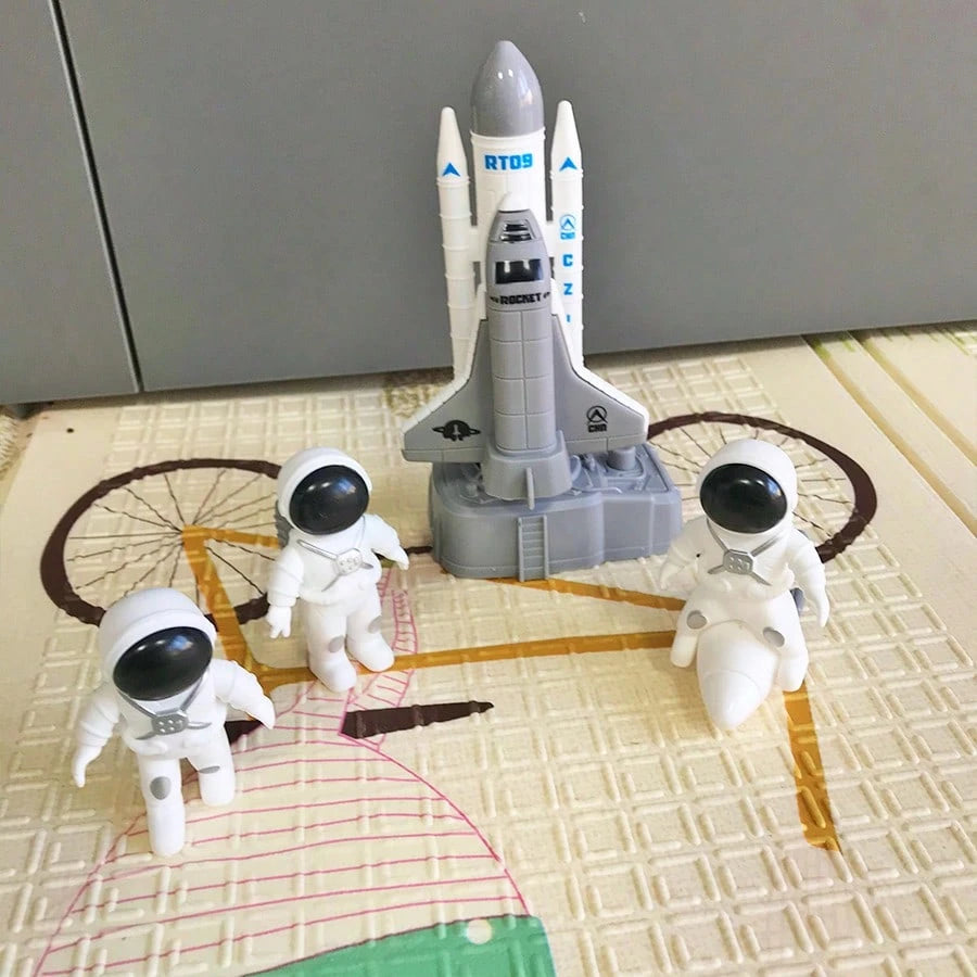3pcs Astronaut Spaceship Model Toys, Rocket Launch Pad Space Station Model, Astronaut Collection Model Miniatures, Aerospace Rocket Aviation Toys, Astronaut Desk Decor, Home Decoration (Random Gesture