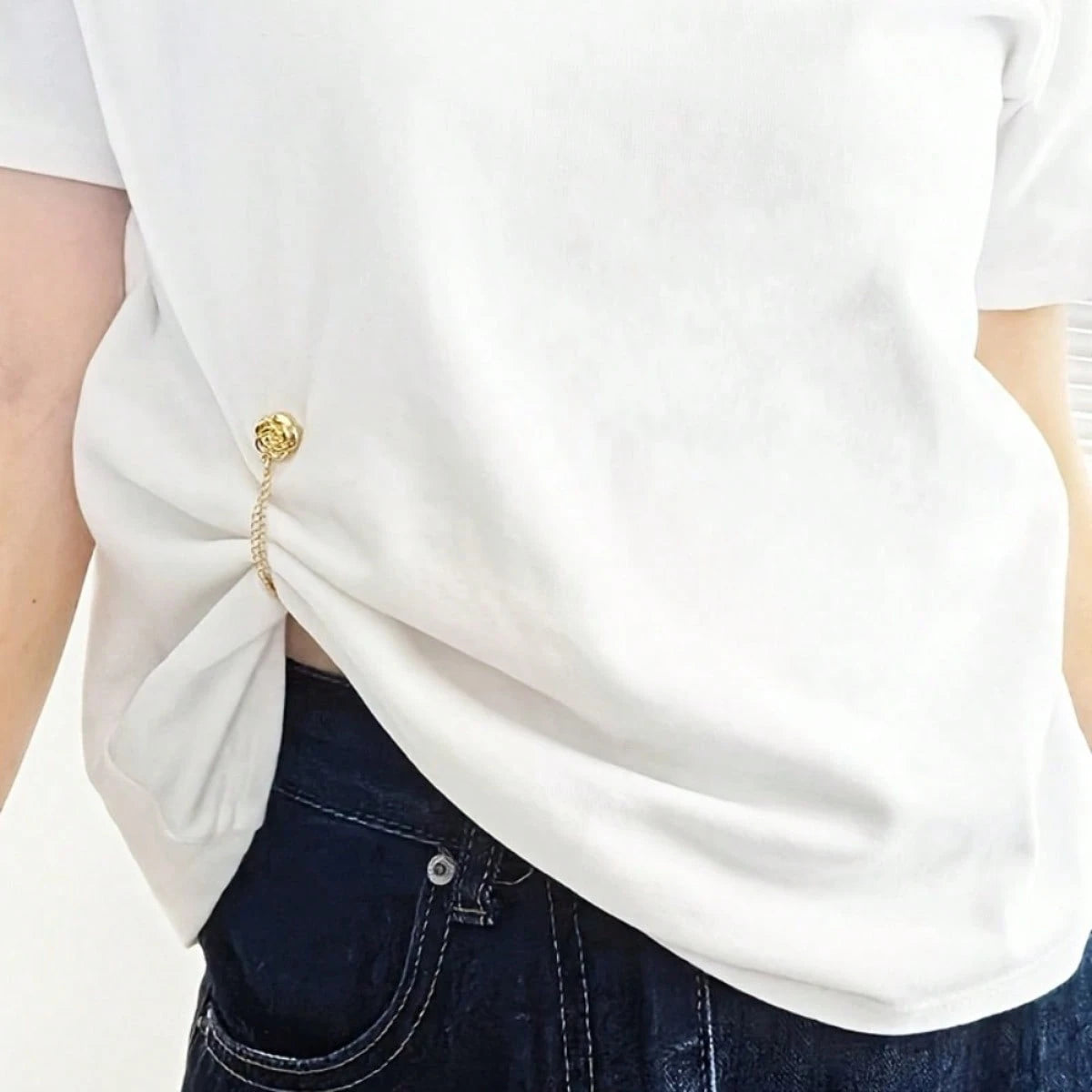 4pcs Camellia Flower T-Shirt Button Set, Includes Short Sleeve Adjustable Button, Hem Fixation Button, Shortening Clip, Garment Fixing Button, Decorative Button, Fashion Clip, Durable Clip, Metal Fast