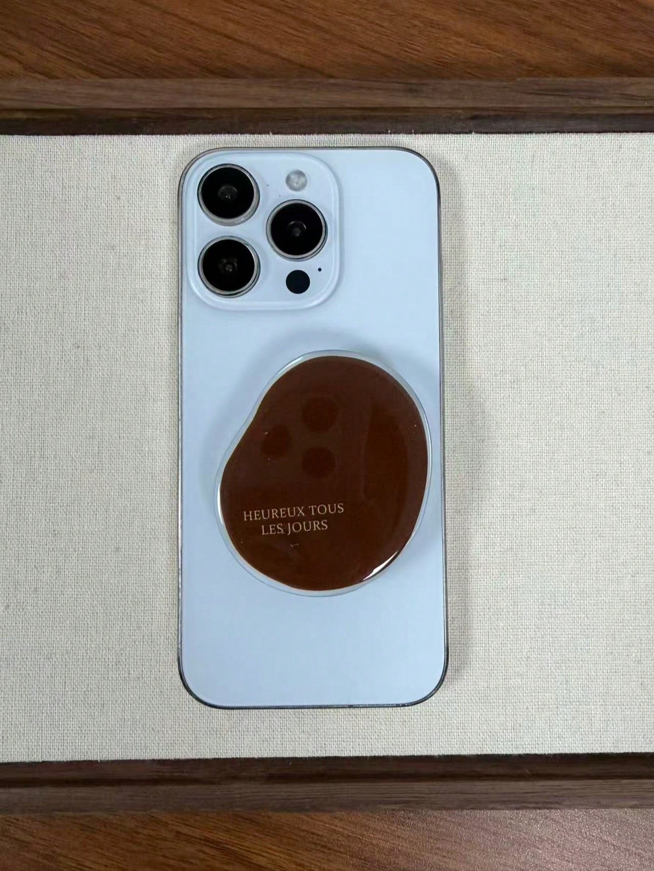 Adjustable Asymmetrical Shaped Push-Pull Phone Grip Asymmetrical Pattern Phone Grip Stand, Slouchy Bracket, Adhesive Portable Air Cushion Phone Holder Mother's Day Gift