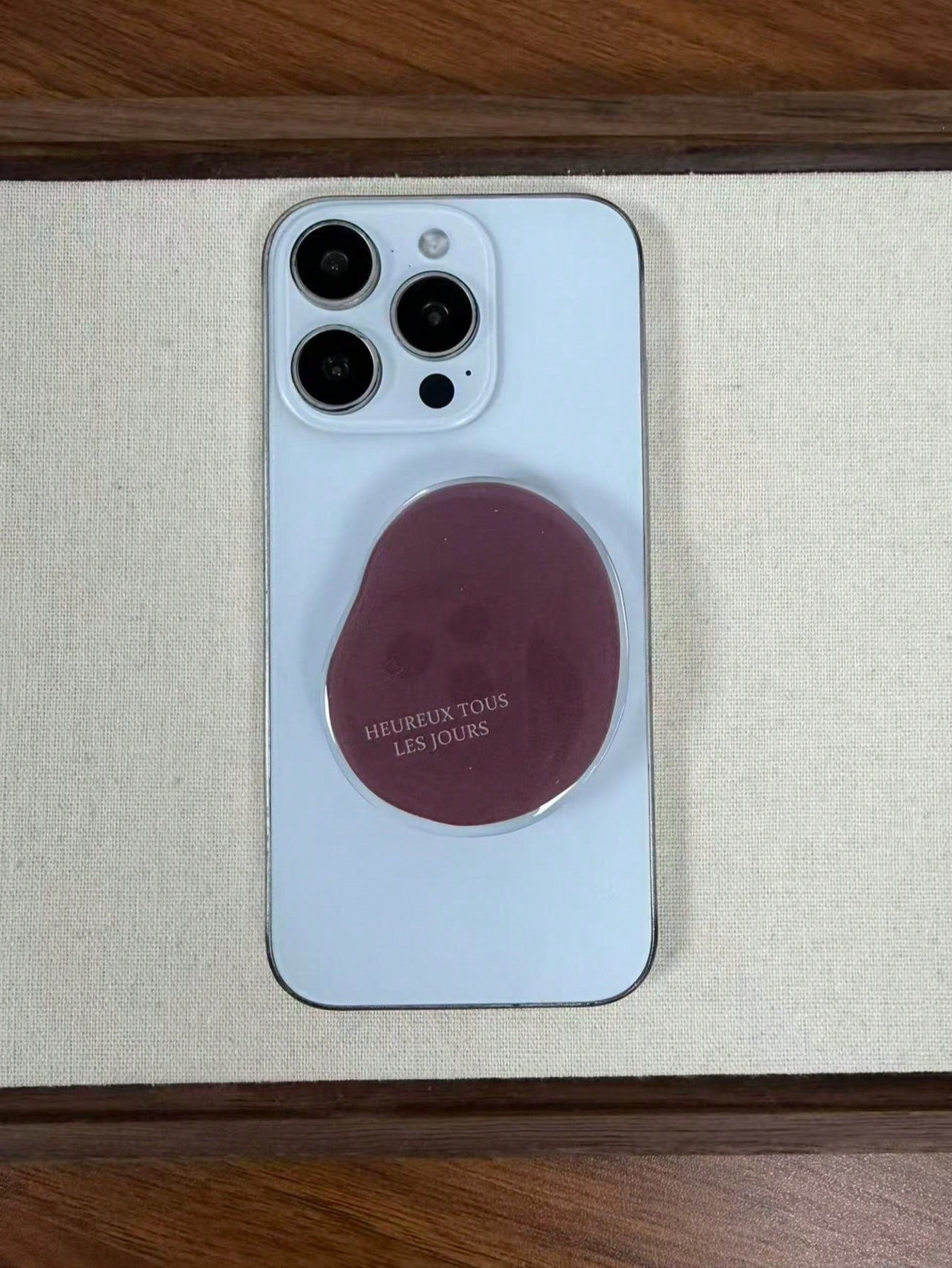 Adjustable Asymmetrical Shaped Push-Pull Phone Grip Asymmetrical Pattern Phone Grip Stand, Slouchy Bracket, Adhesive Portable Air Cushion Phone Holder Mother's Day Gift