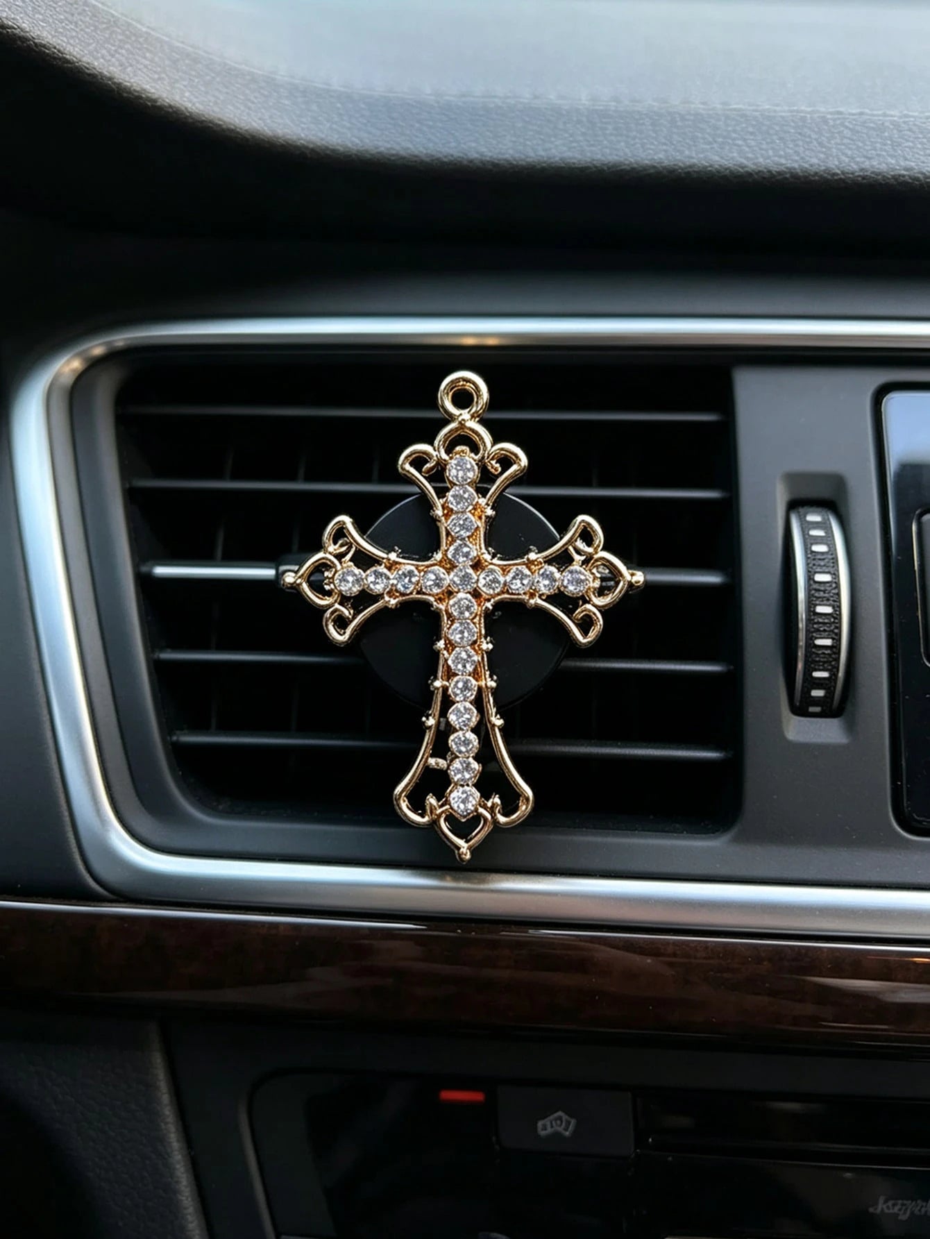Alloy Rhinestone Cross Car Air Vent Decor High-End Car Air Conditioner Vent Aromatherapy Clip Decorative Clip Car Accessories