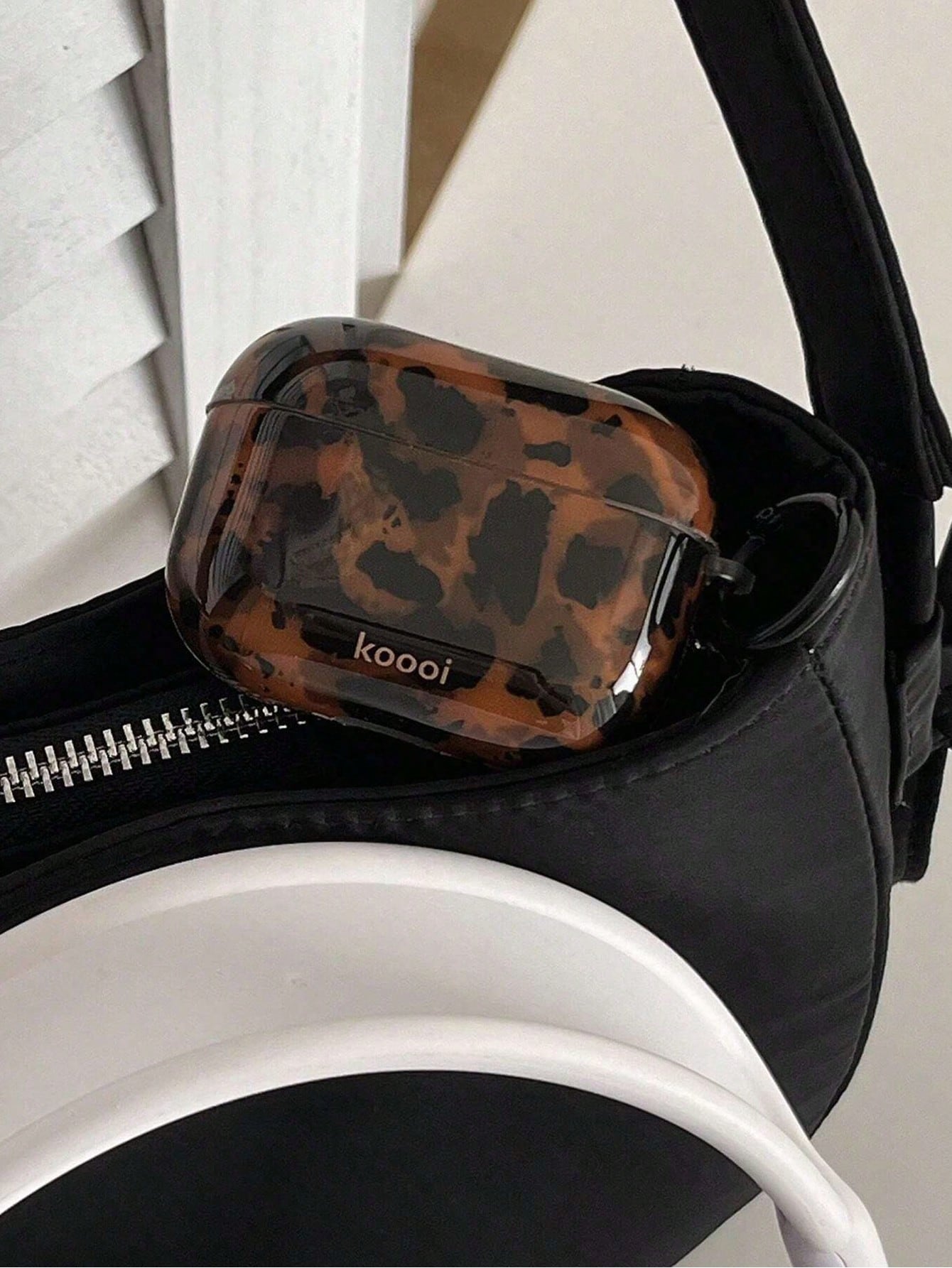 Amber Leopard Print Anti-Lost Protective Case, Suitable For AirPods 1/2/3/4 And Pro 1/2/3 Wireless Earphones
