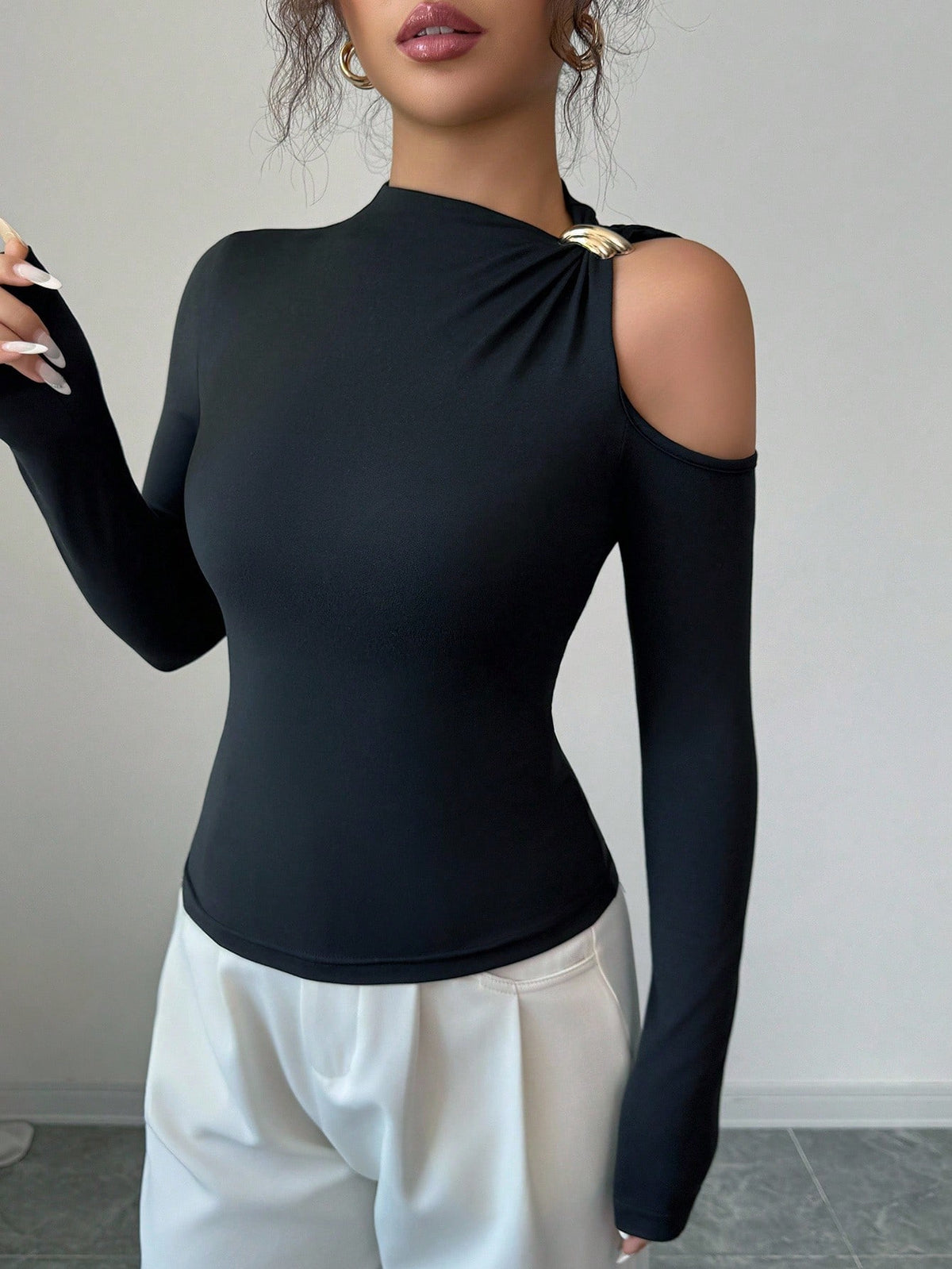 Arcane Artistry Fitted Sexy Metal Decor Hollow Out Off Shoulder Long Sleeve T-Shirt Fall Cloth For Women
