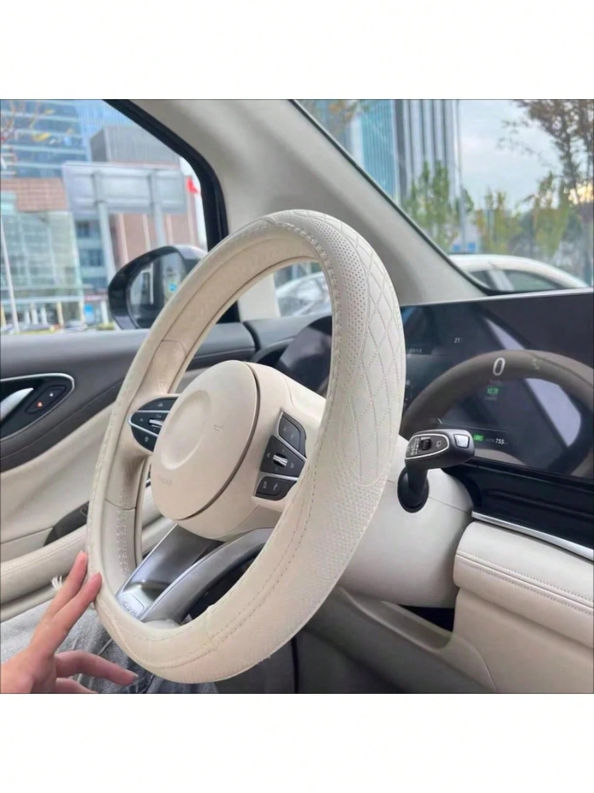 Automobile Silicone Steering Wheel Cover Is Ultra-Thin And Fashionable. Sweat-Absorbent And Non-Slip Universal Carbon Fiber Is Tasteless In Summer.