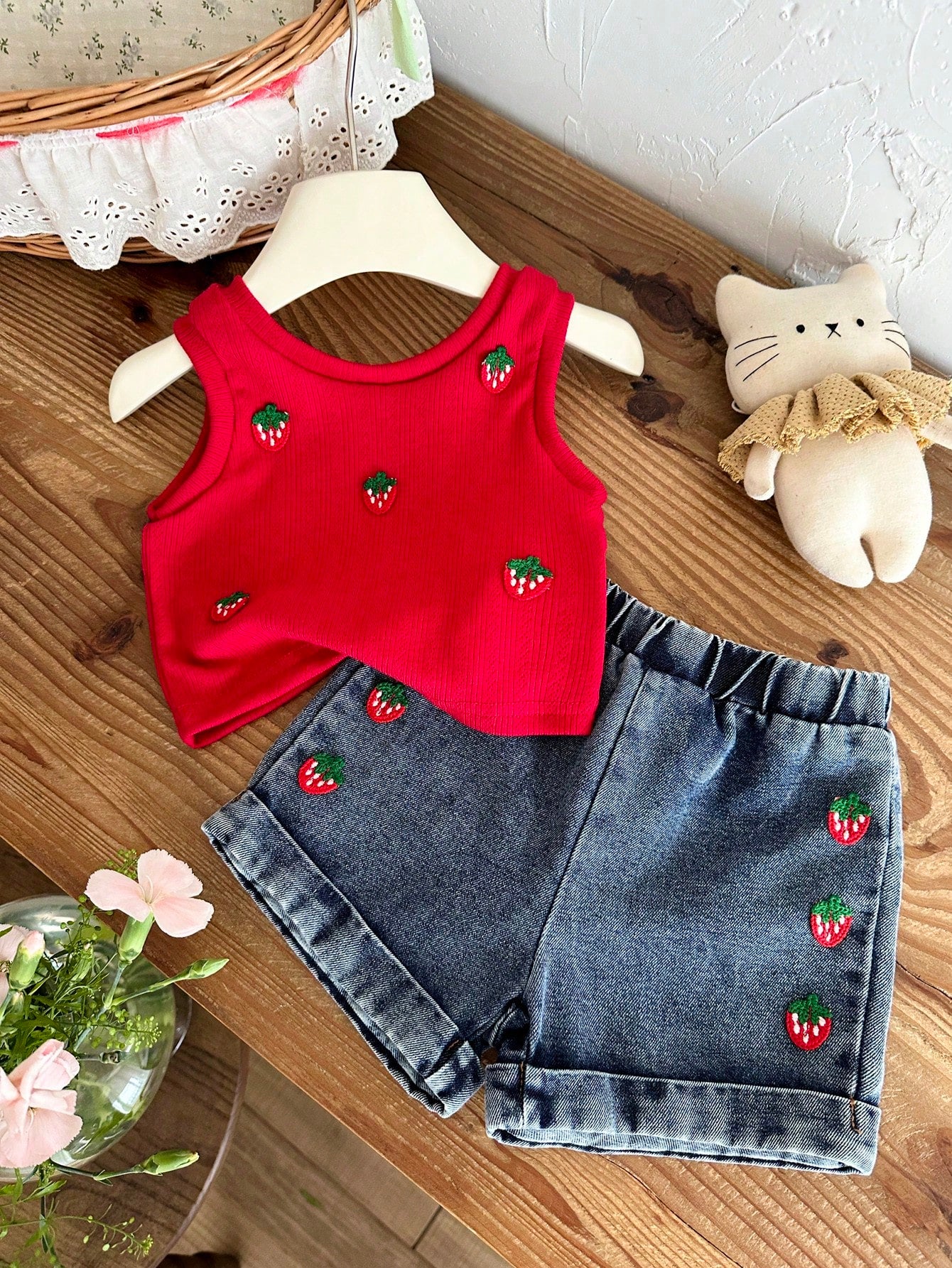 Baby Girl 0-3years 2pcs/Set Summer&Autumn Casual,Cute And Street Style Going Outifit, Sleeveless Strawberry Decoration Top&Short Jeans