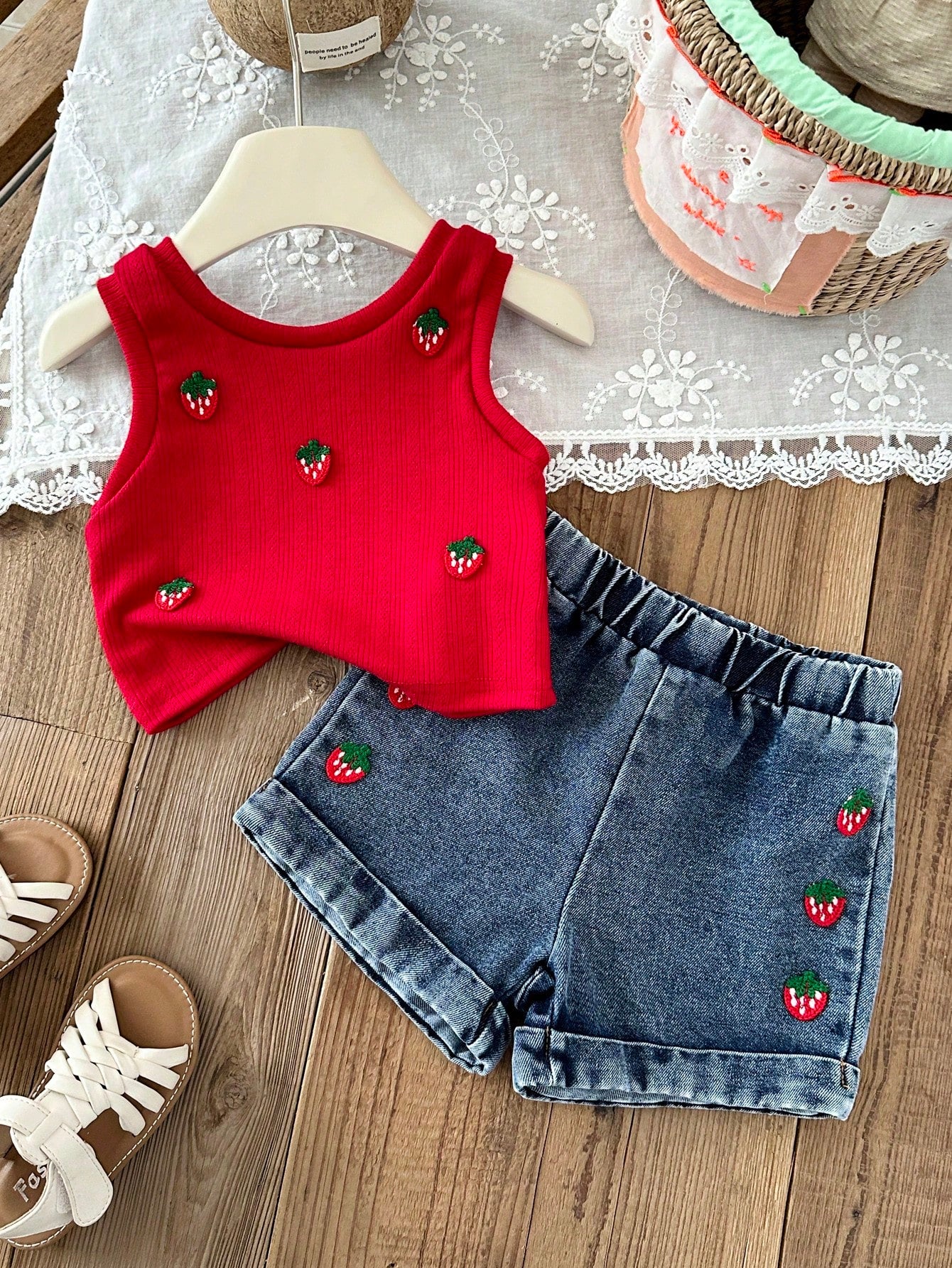 Baby Girl 0-3years 2pcs/Set Summer&Autumn Casual,Cute And Street Style Going Outifit, Sleeveless Strawberry Decoration Top&Short Jeans