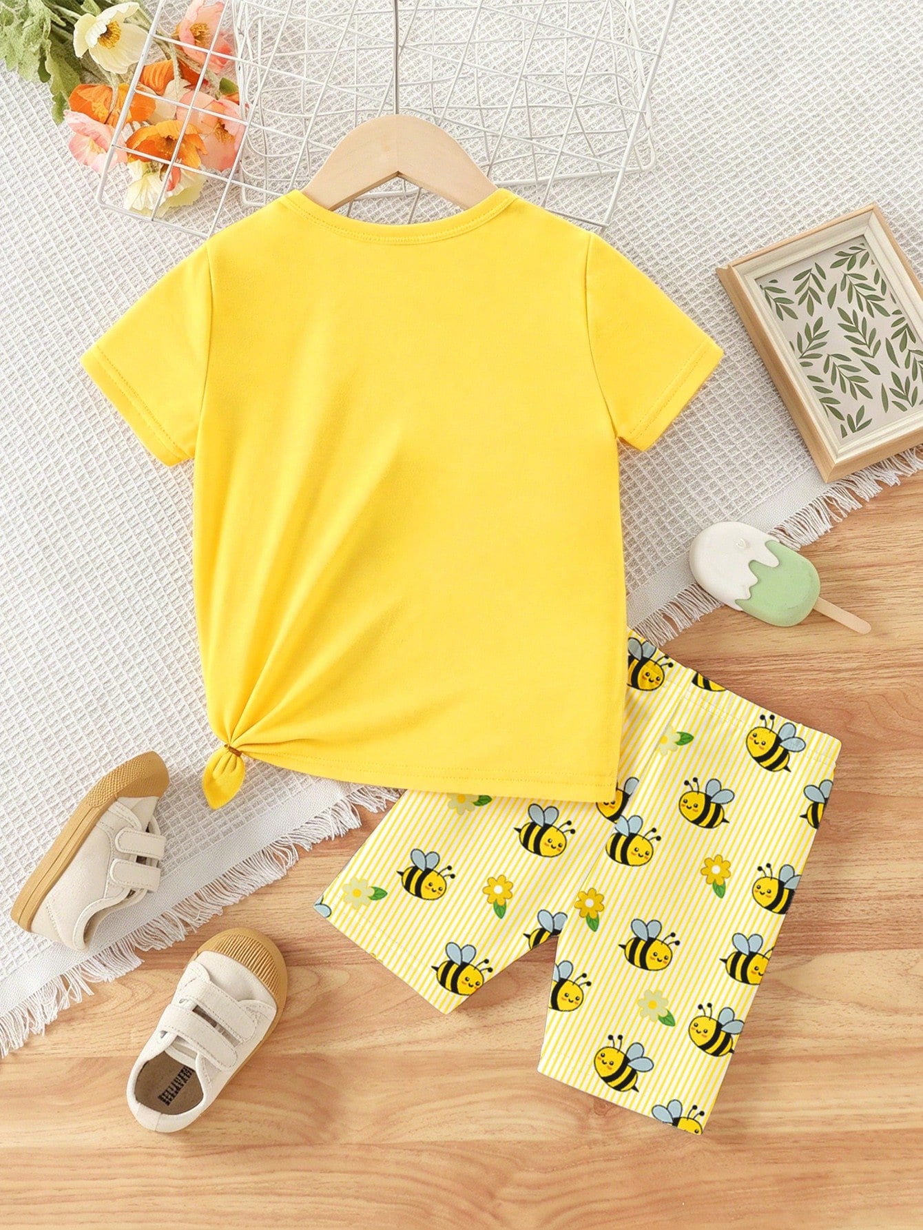 Baby Girl Pastel Yellow Summer Casual Cute Cartoon Bee Print T-Shirt & Bike Shorts Set,Soft Flower Pattern Athleisure Wear For Daily Work Home