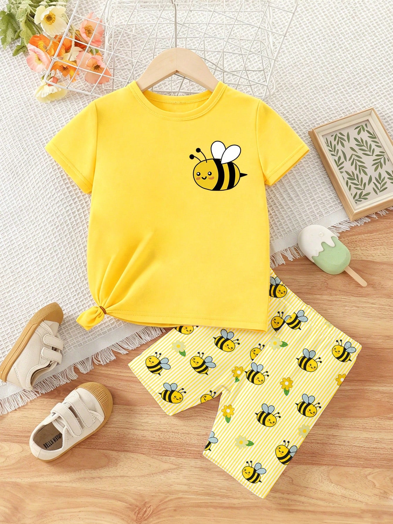 Baby Girl Pastel Yellow Summer Casual Cute Cartoon Bee Print T-Shirt & Bike Shorts Set,Soft Flower Pattern Athleisure Wear For Daily Work Home