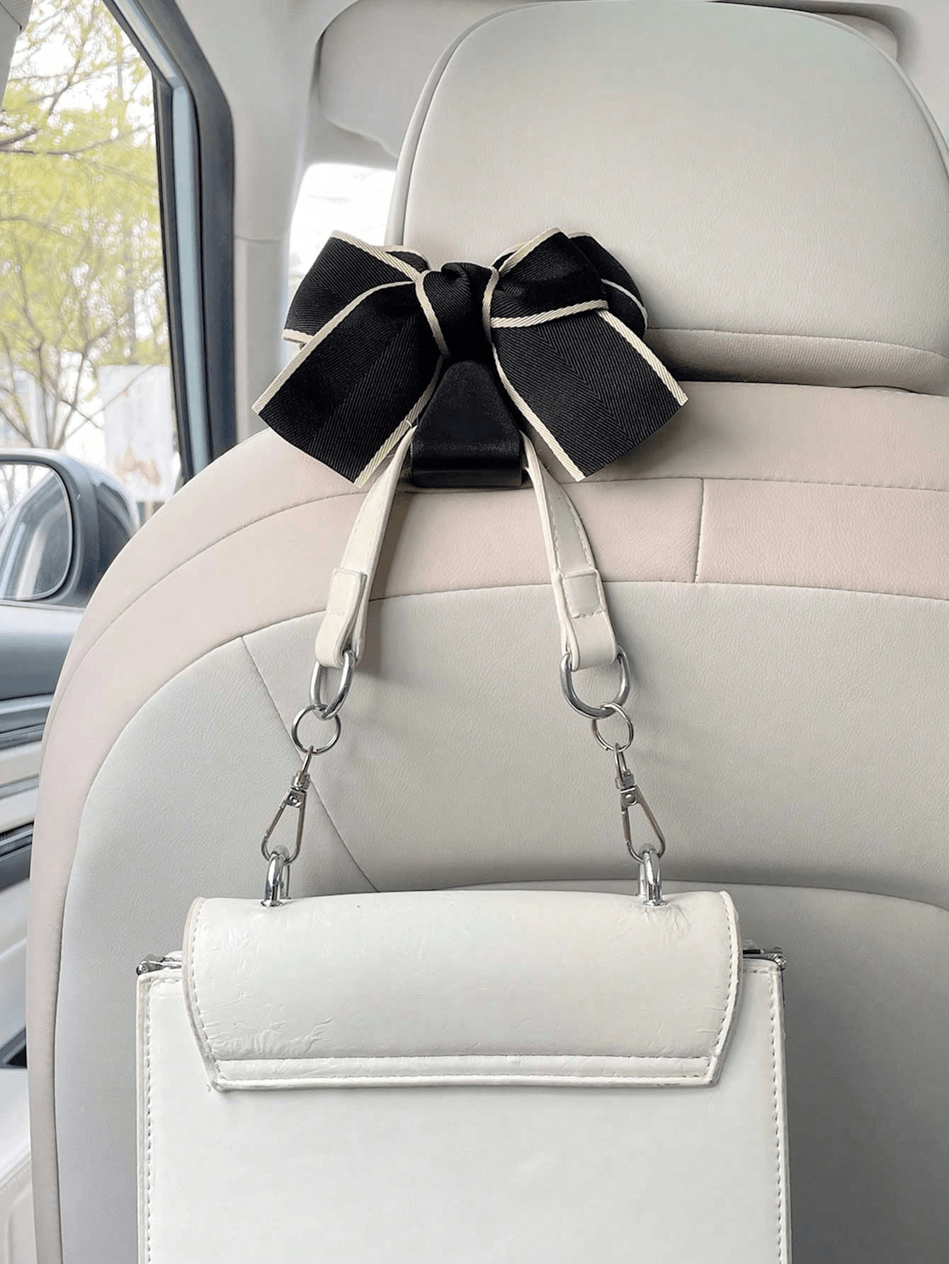 Bowknot Car Seat Hanger, Creative Automobile Seat Back Hook Hangers