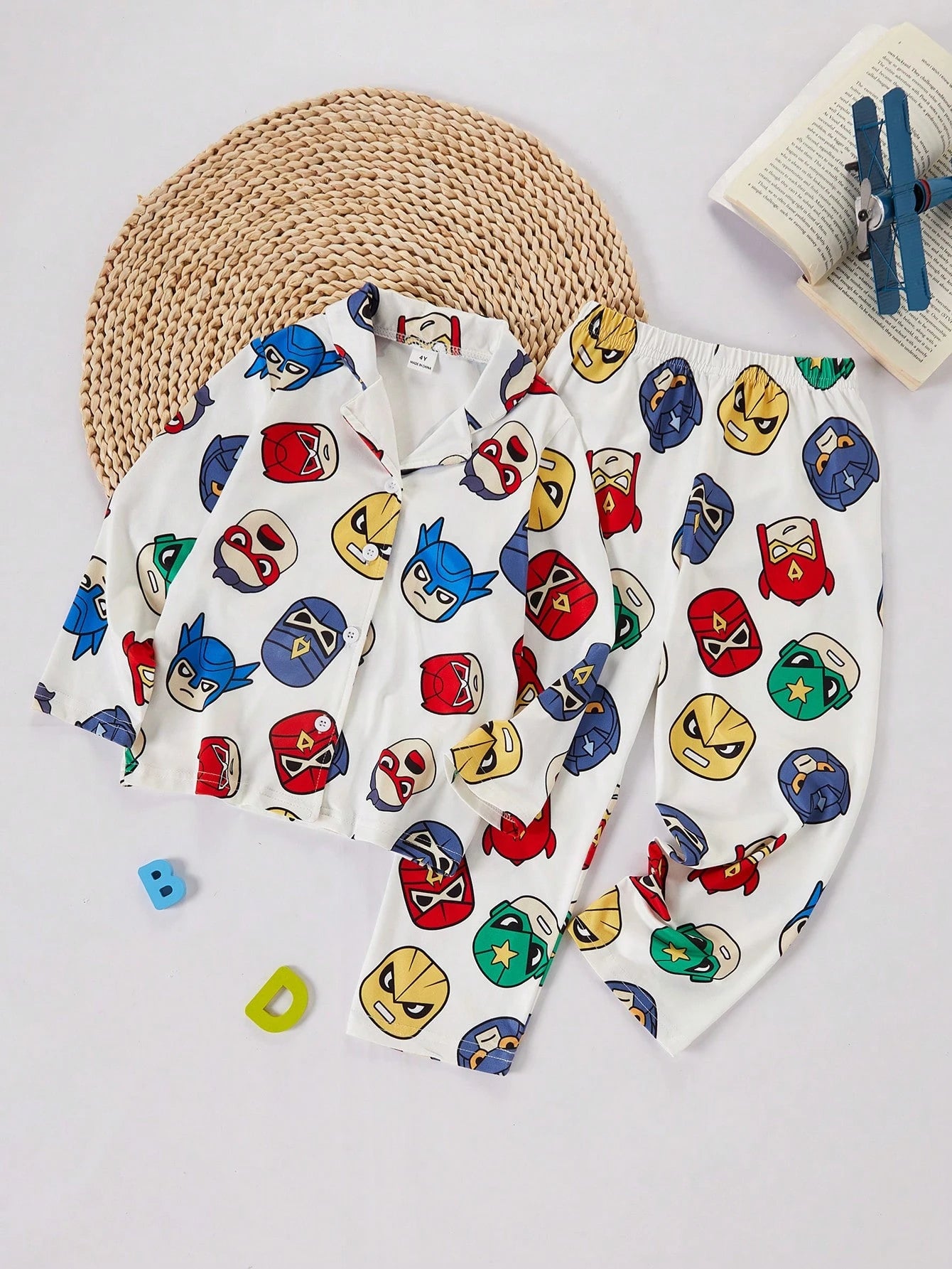 Boys' White Base Multi-Color Superhero Mask Pattern Knit Collared Long Sleeve Top And Long Pants 2-Piece Set, Made Of Comfortable Flame-Retardant Fabric, Perfect For Home And Casual Wear
