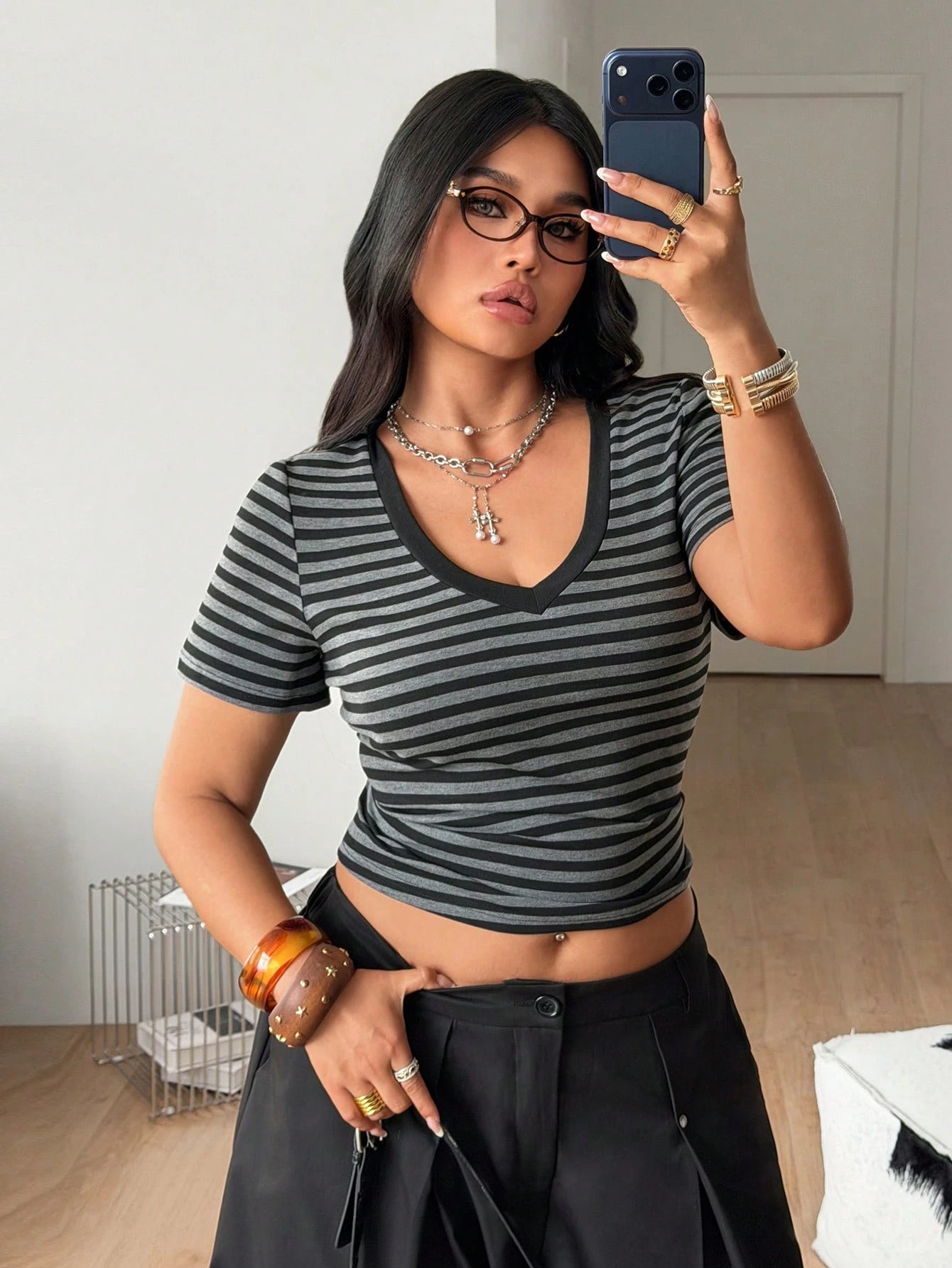 Coolane Women's Plus Size Summer Fall Streetwear Sexy Going Out Date Night Rave Casual Black Comfy Stretchy V-Neck T-Shirt Figure-Flattering Fit Tops