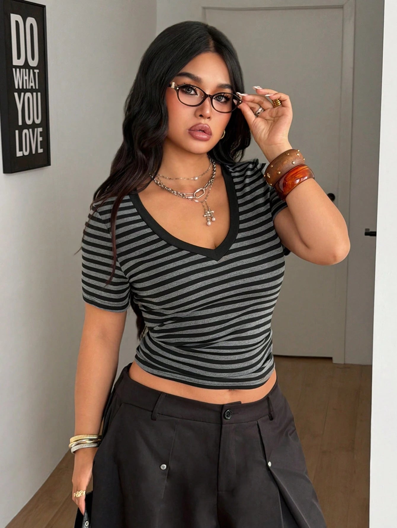 Coolane Women's Plus Size Summer Fall Streetwear Sexy Going Out Date Night Rave Casual Black Comfy Stretchy V-Neck T-Shirt Figure-Flattering Fit Tops