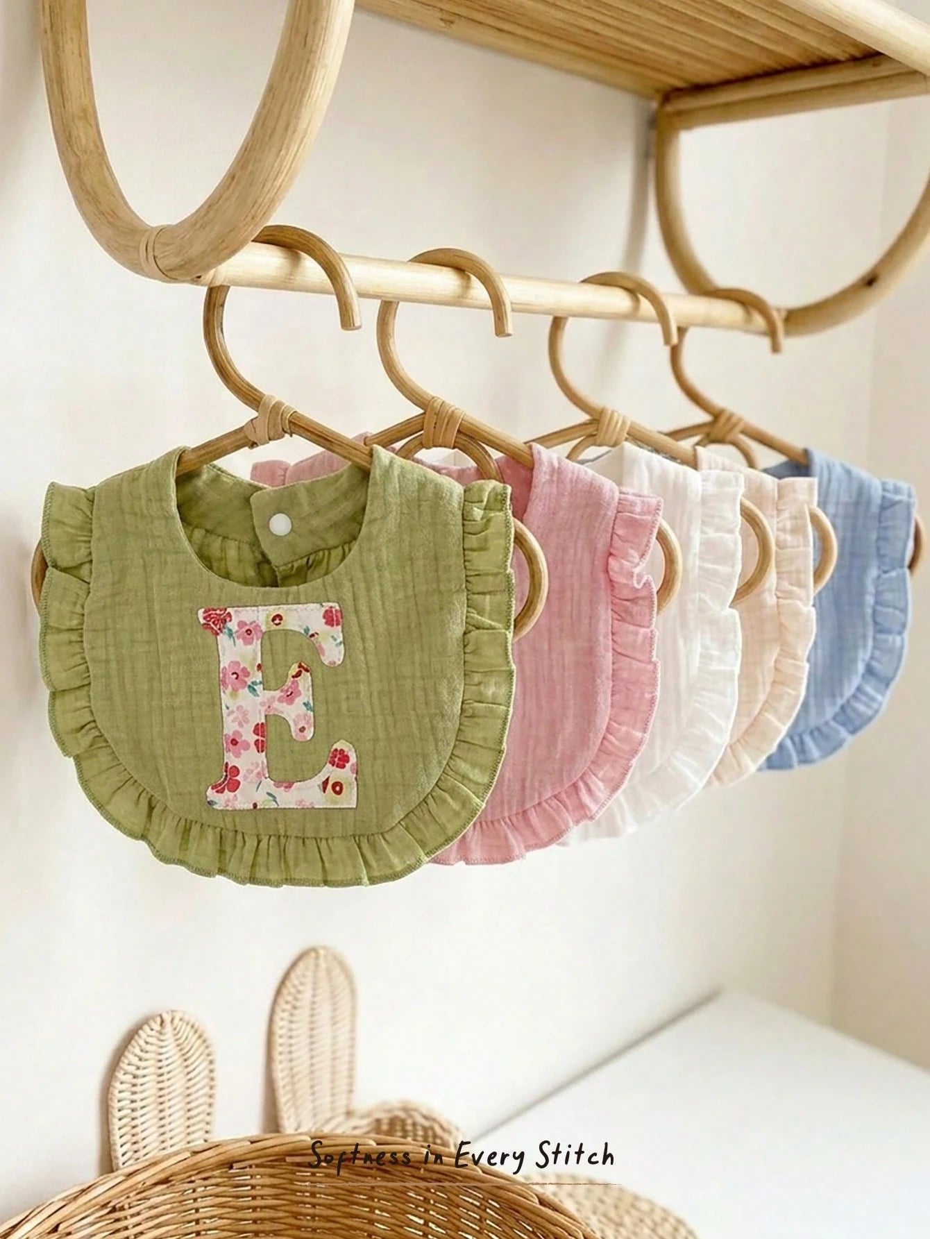 Cozy Pixies 1 Piece [A-Z] 26 Letter Embroidered Baby Bib 26 Ruffle Edge Saliva Towel, Newborn Spit Milk Bib Multi-Color Optional Baby Meal Bag