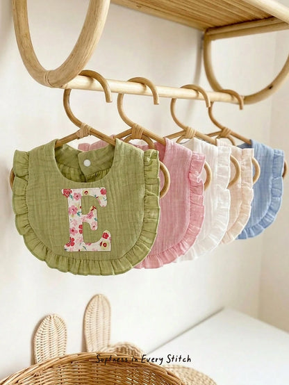 Cozy Pixies 1 Piece [A-Z] 26 Letter Embroidered Baby Bib 26 Ruffle Edge Saliva Towel, Newborn Spit Milk Bib Multi-Color Optional Baby Meal Bag