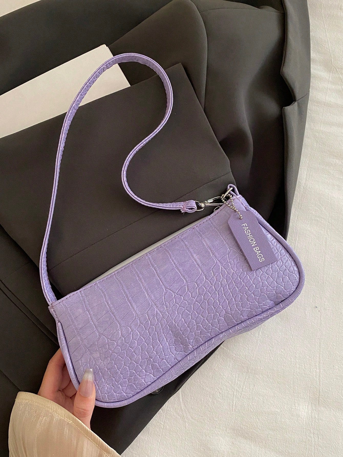 Crocodile Embossed Korean Style Women's Handbag, New Fashion Shoulder Bag, Minimalist Crescent Shaped Tote Bag For Women, Commuting