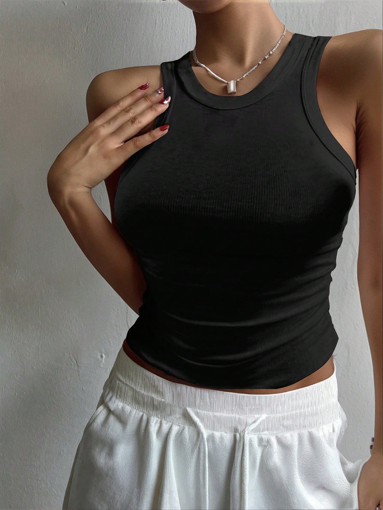 DAZY Women's Solid Color Sleeveless Crew Neck Casual Tank Top Thin Clothing