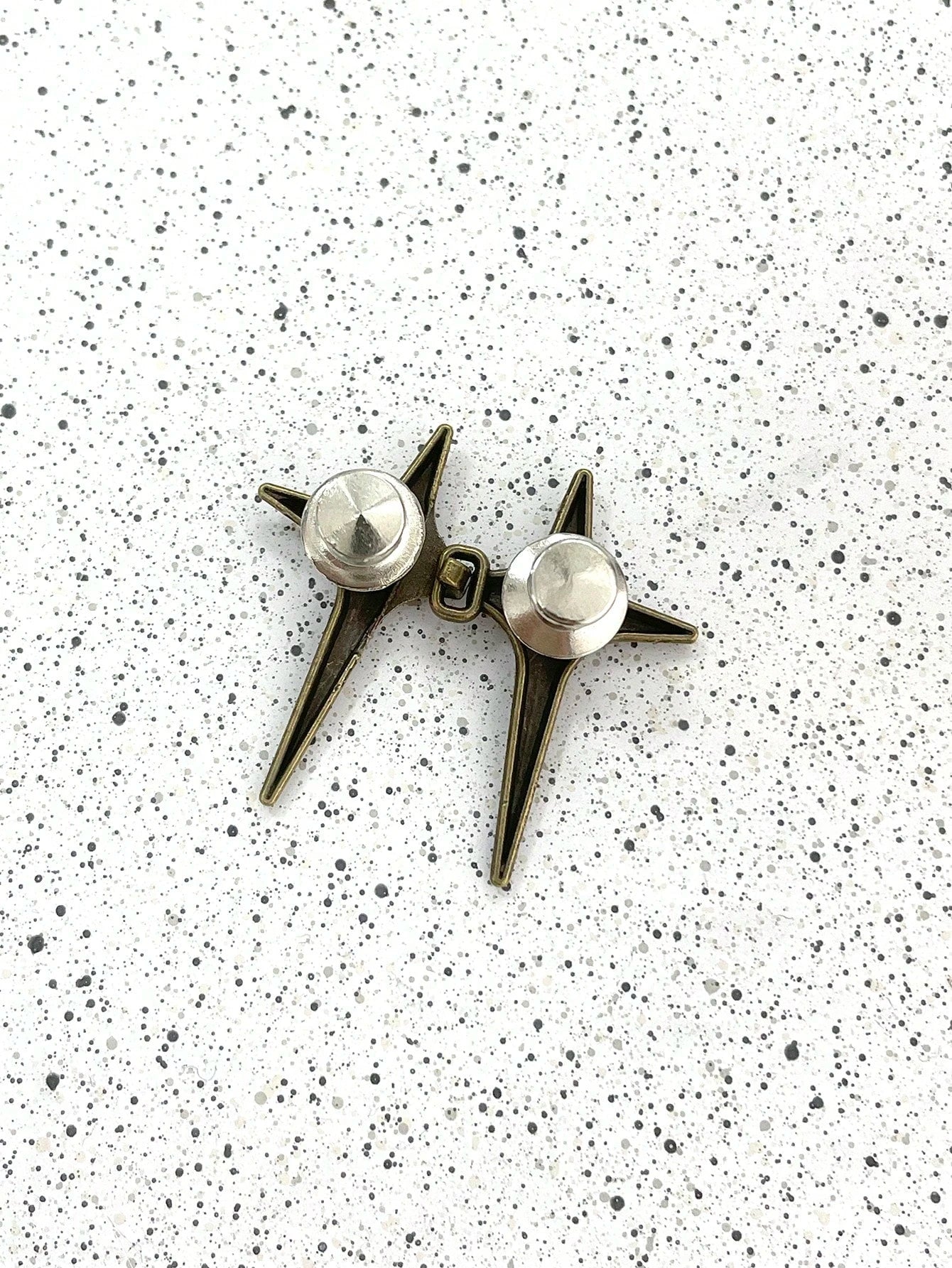 DAZY Yellow Star Shaped Button