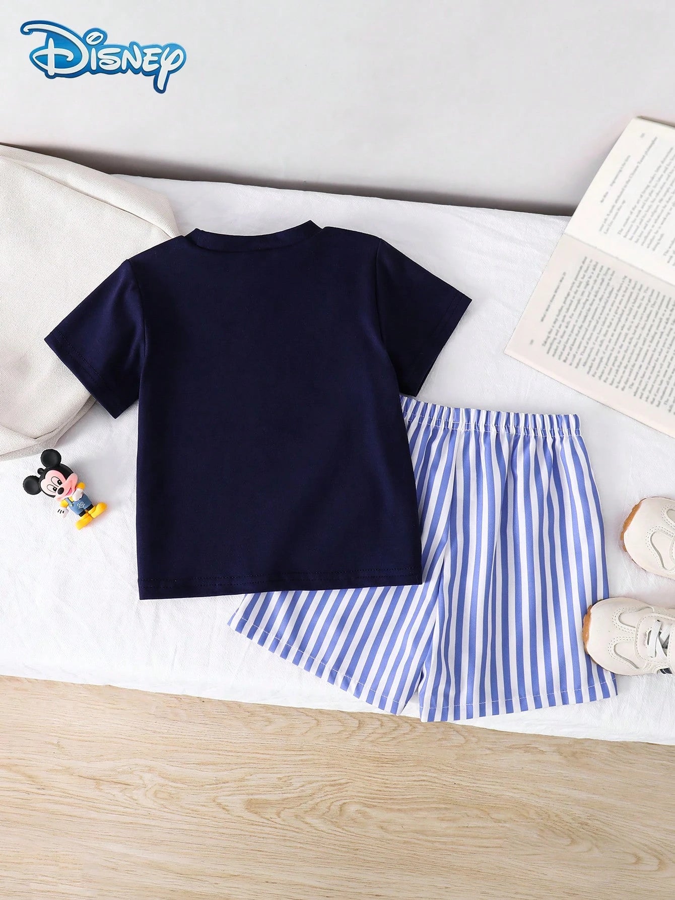 Disney Summer Baby Boy Mickey Wink Print Cute Short Sleeve Royal Blue T-Shirt & Vertical Striped Blue And White Colorblock Shorts Set, Cartoon Pattern, Slightly Elastic, Suitable For Infants And Newbo