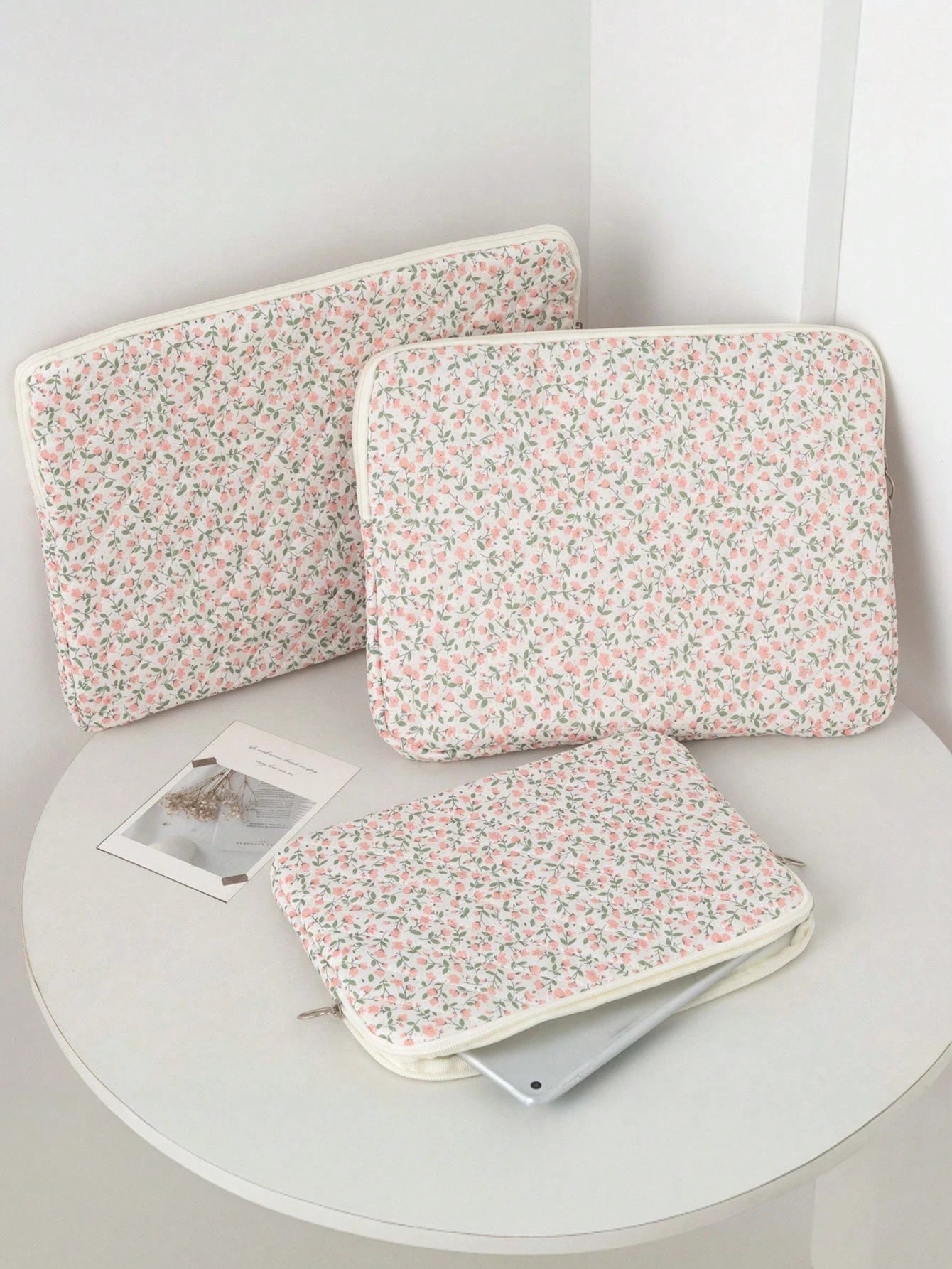 Ditsy Floral Quilted Laptop Sleeve/Bag For 10/11", 13/14", 15/15.6" Laptop, Shock-Absorbing Inner Lining, Korean StyleGift For Valentine's Day, Elevate The Valentine's Day Vibe