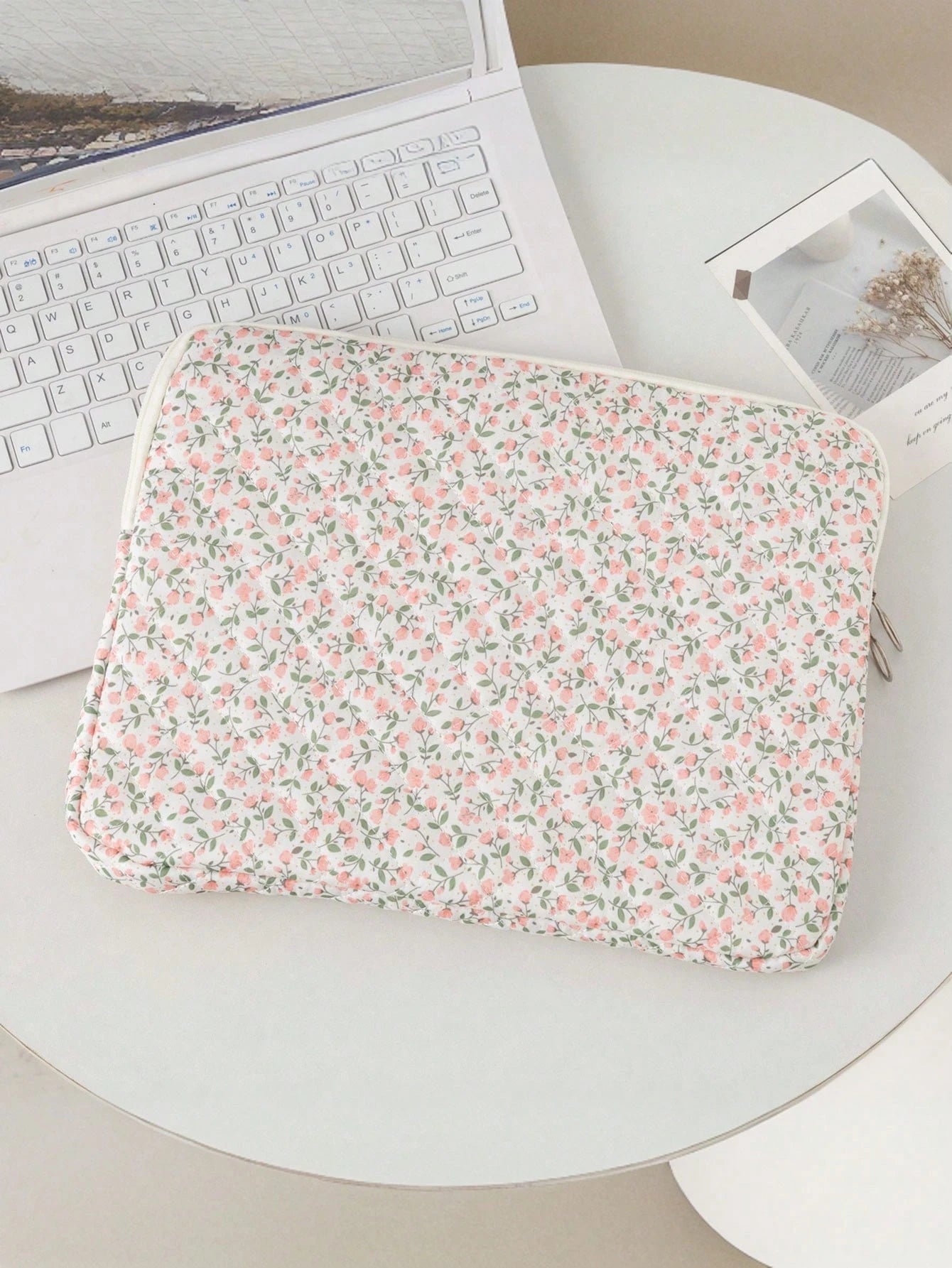 Ditsy Floral Quilted Laptop Sleeve/Bag For 10/11", 13/14", 15/15.6" Laptop, Shock-Absorbing Inner Lining, Korean StyleGift For Valentine's Day, Elevate The Valentine's Day Vibe