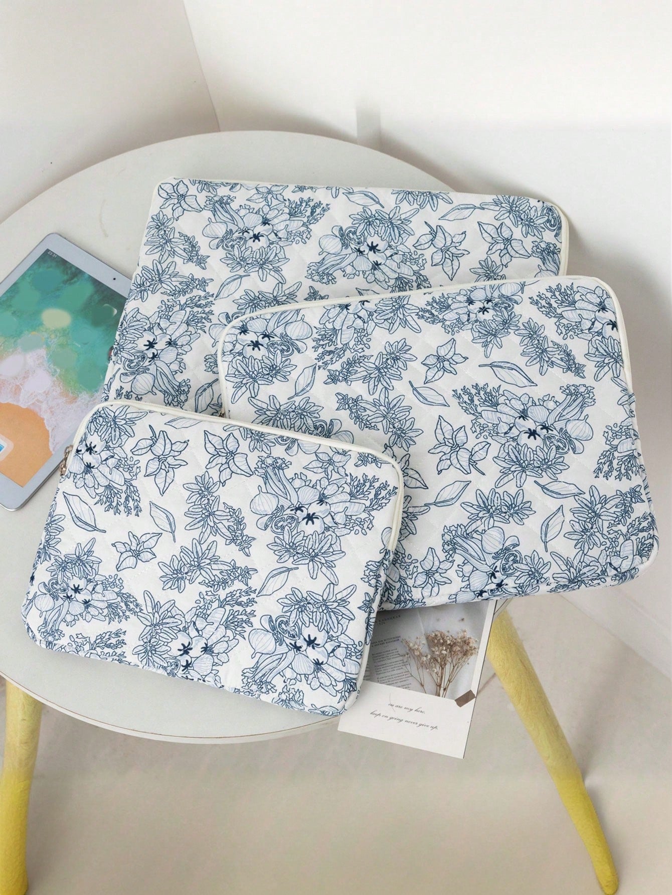 Ditsy Floral Quilted Laptop Sleeve/Bag For 10/11", 13/14", 15/15.6" Laptop, Shock-Absorbing Inner Lining, Korean StyleGift For Valentine's Day, Elevate The Valentine's Day Vibe