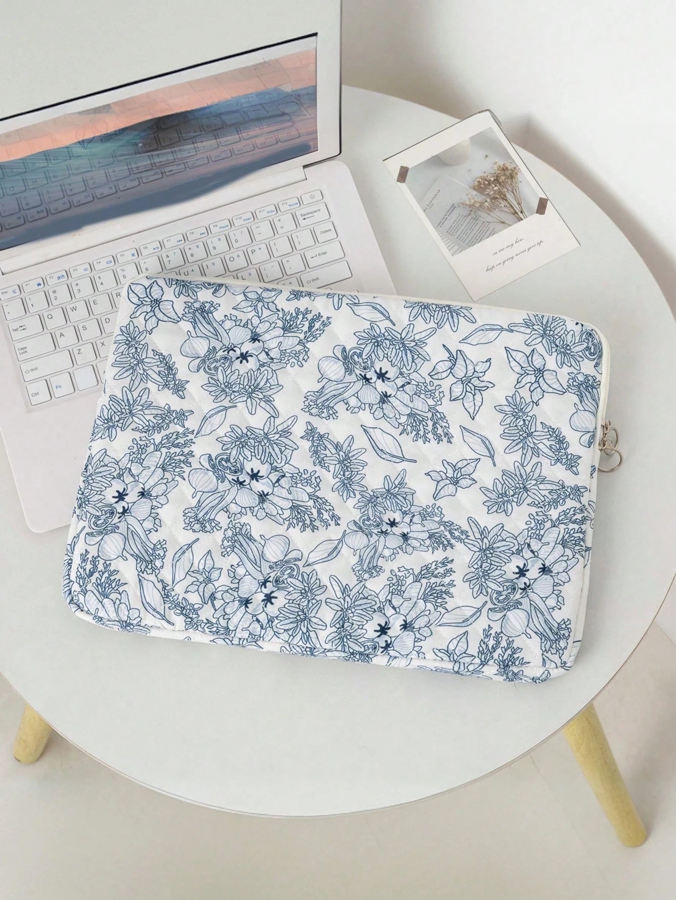 Ditsy Floral Quilted Laptop Sleeve/Bag For 10/11", 13/14", 15/15.6" Laptop, Shock-Absorbing Inner Lining, Korean StyleGift For Valentine's Day, Elevate The Valentine's Day Vibe
