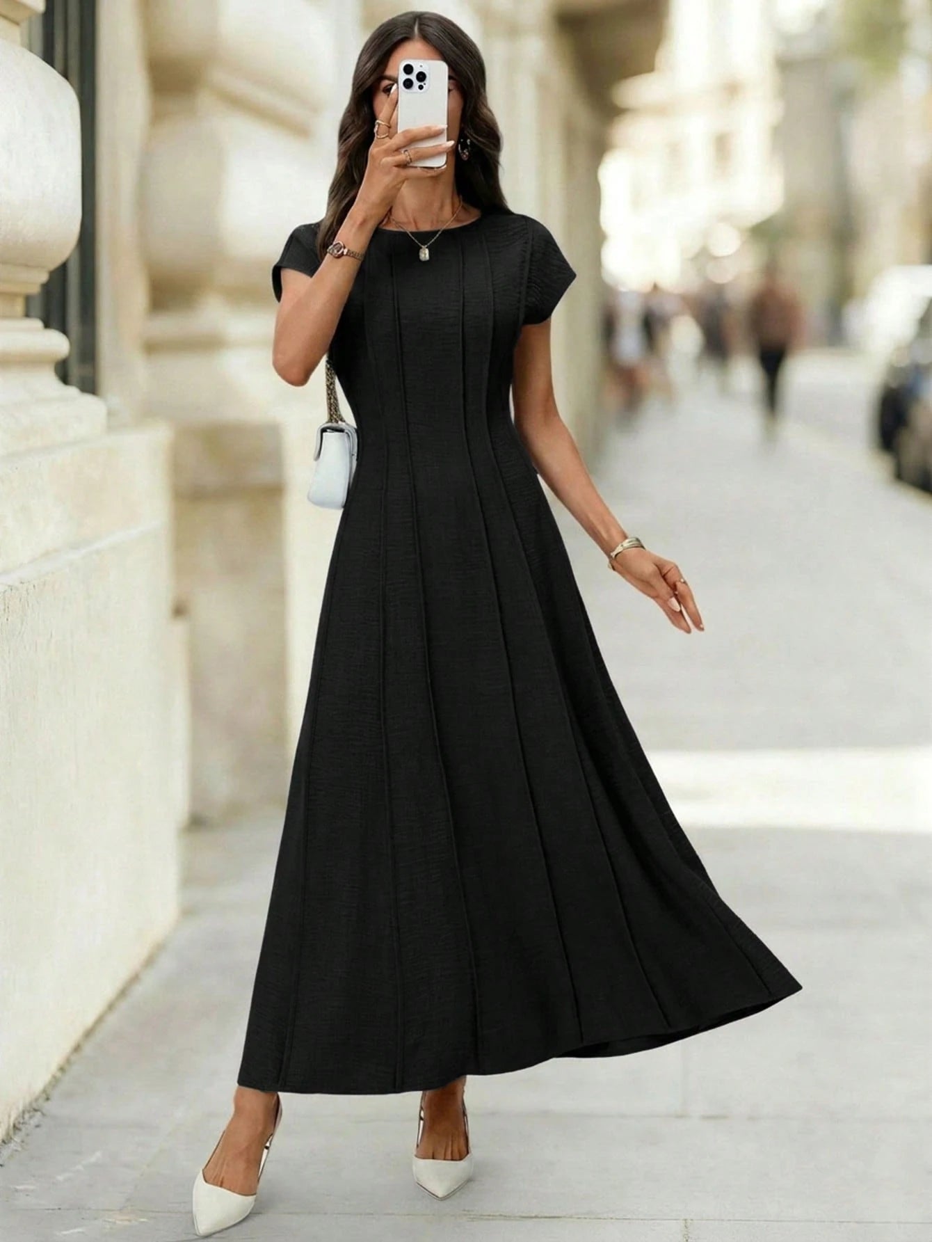 Editum Women's Elegant Knee-Length Dress With Round Neck, Cinched Waist, Cap Sleeves, Blue Color, Suitable For Casual Wear And Commuting, Early Spring