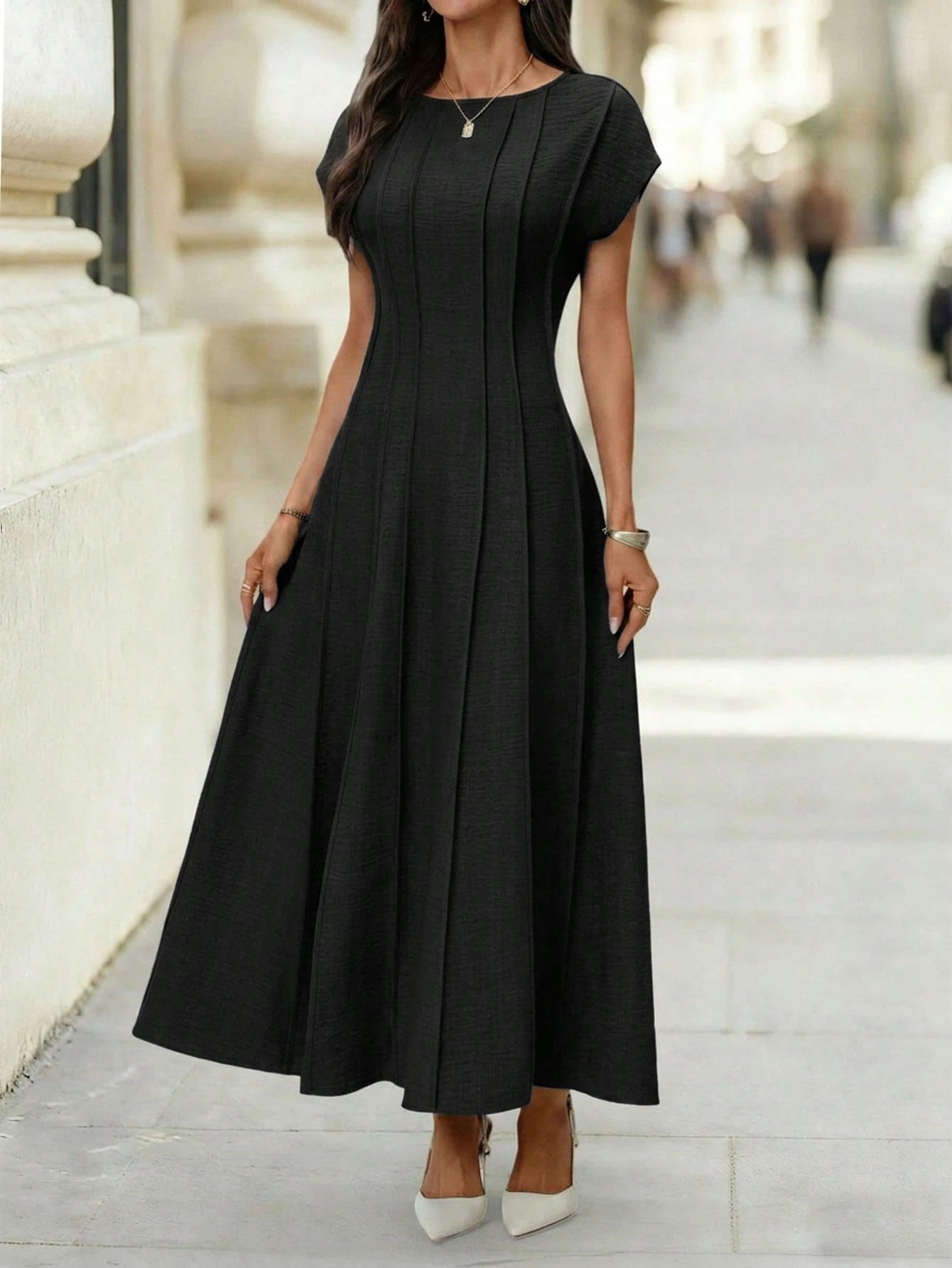 Editum Women's Elegant Knee-Length Dress With Round Neck, Cinched Waist, Cap Sleeves, Blue Color, Suitable For Casual Wear And Commuting, Early Spring