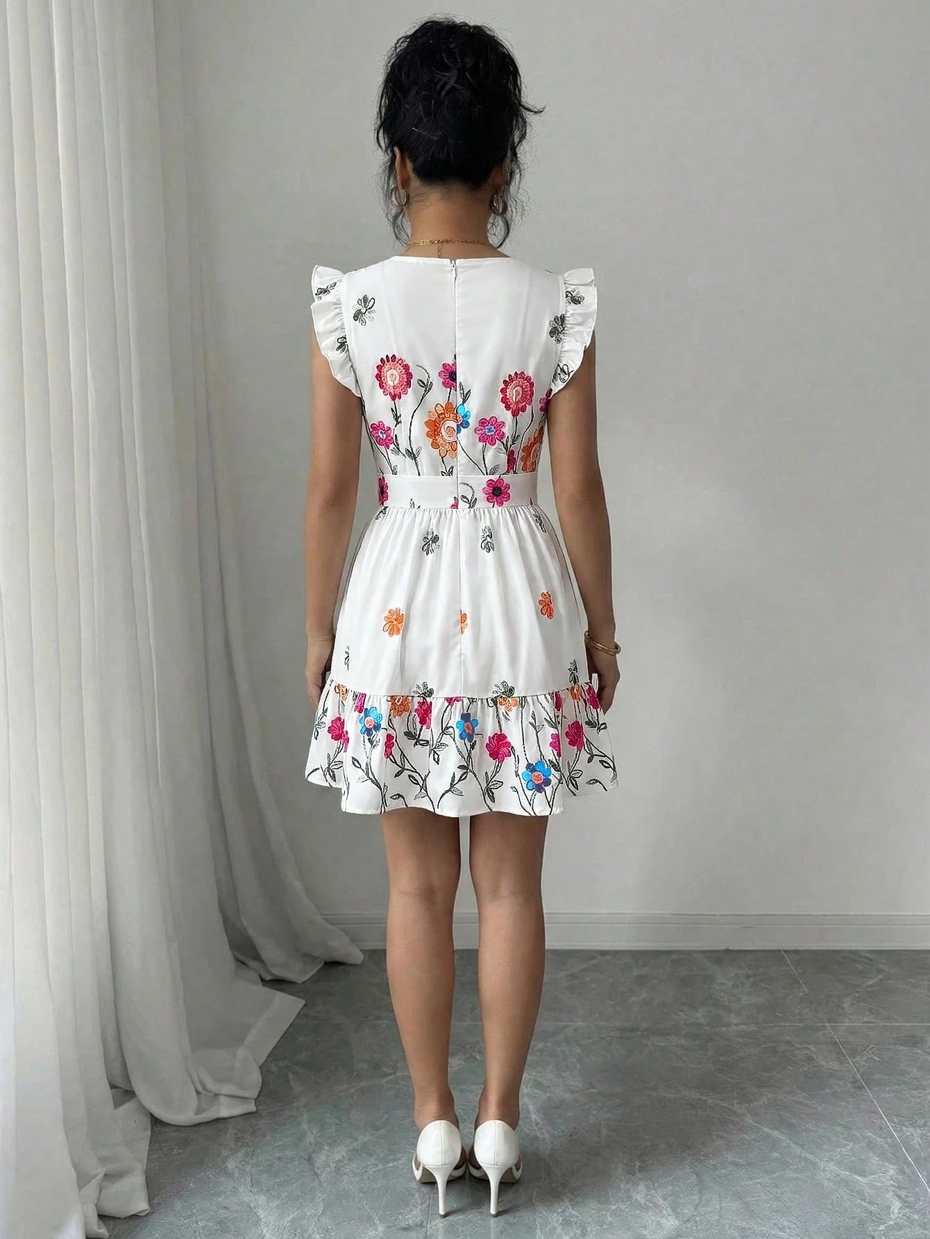 Elenzga Women's White Floral Summer Boho Tea Party Dress,Sleeveless Square Neck Waist Cinched Ruffle Hem Casual Vacation Mini Dress,Suitable For Carnival