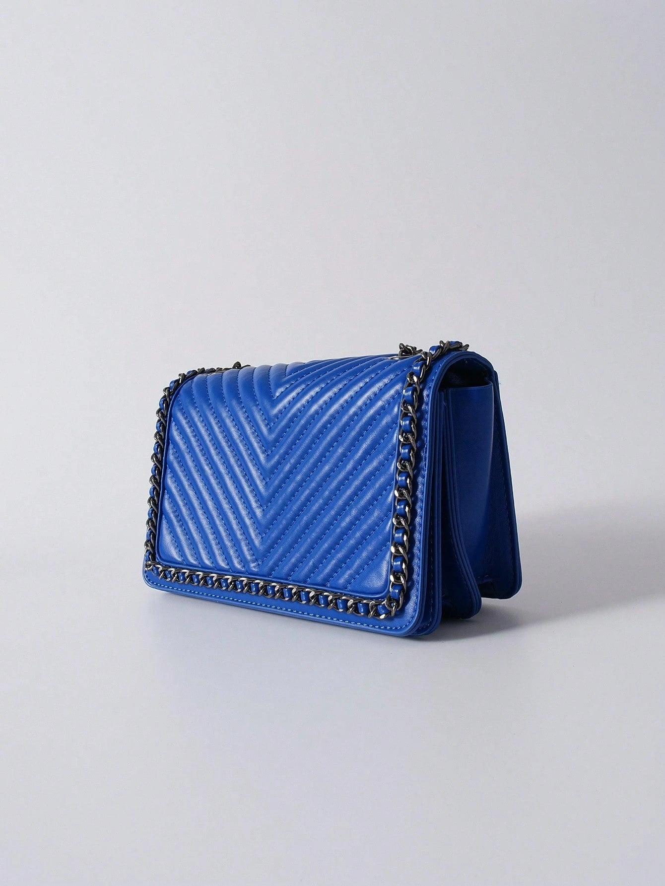 Fashionable Chain Decorated V-Shaped Embroidery Thread Shoulder Bag Crossbody Bag For Women, Small Square Bag Winter Gifts