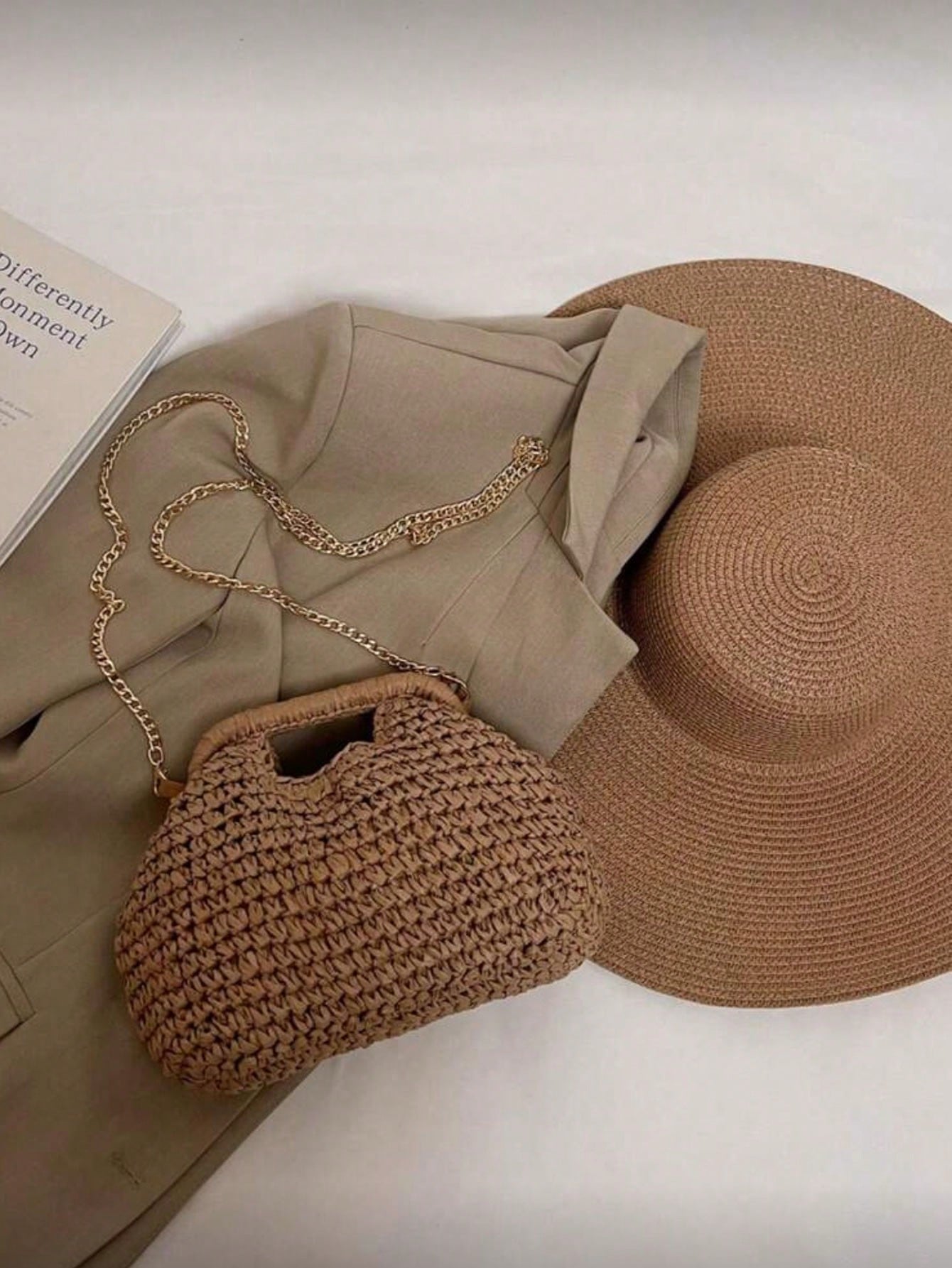 Fashionable Woven Straw Handbag, Elegant For Vacation And Travel, Stylish Top Handle Tote Bag, Khaki Color, Lightweight Zipper Pocket, Straw Bag
