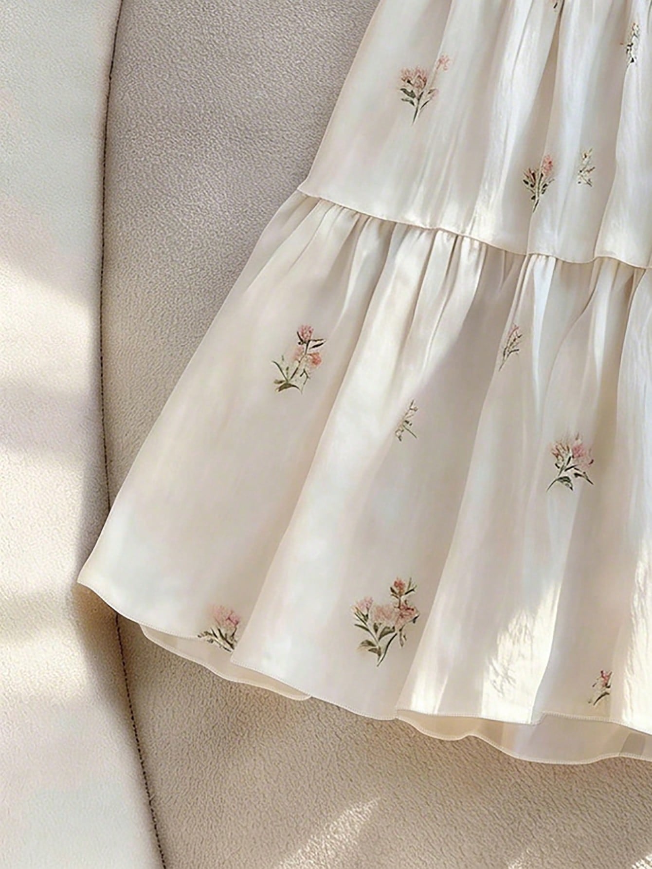 Franclia Ditsy Floral Dress, Sweet Waist Cinched Ruffle Hem Dress, Spring/Summer