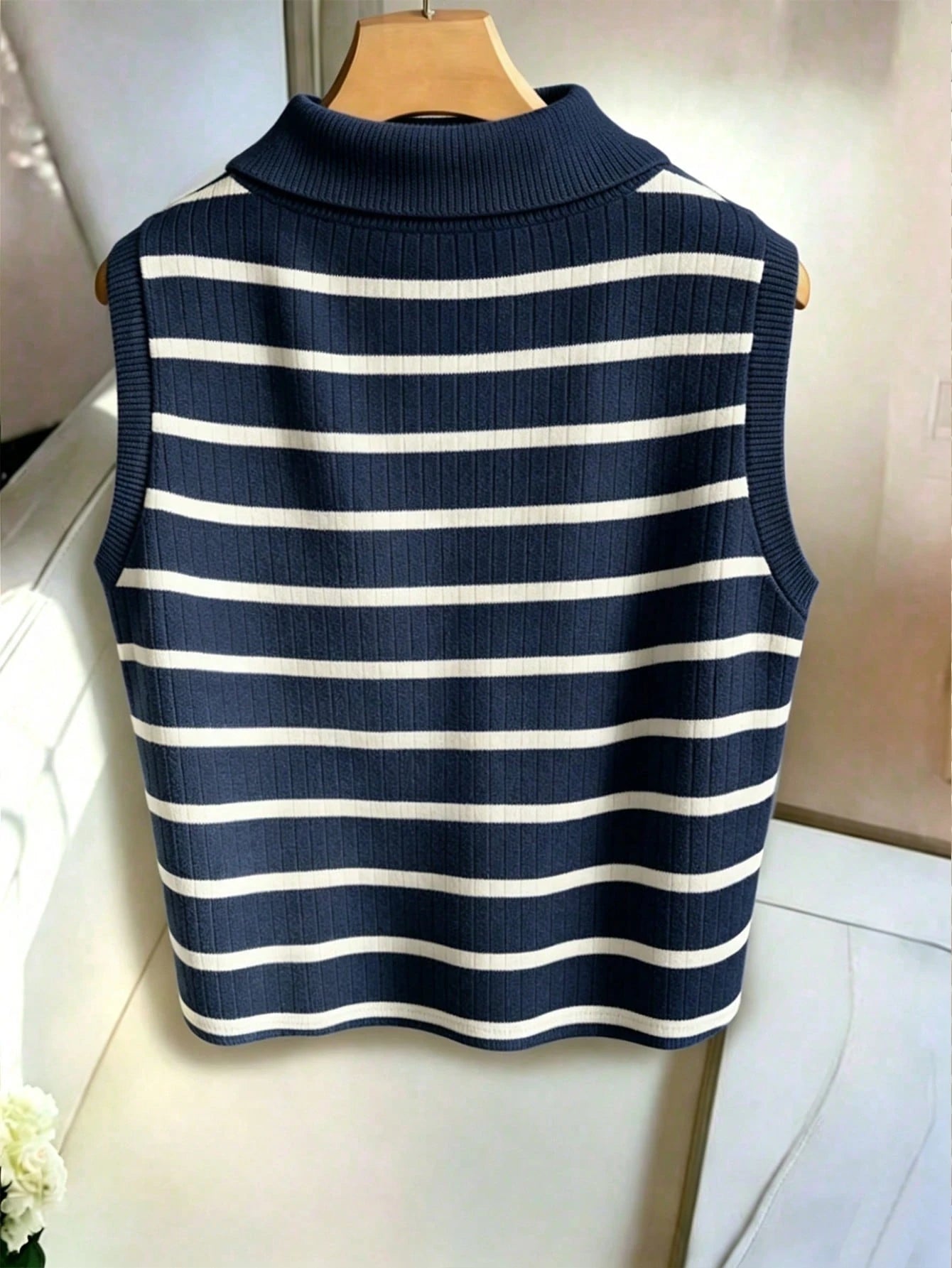 Franclia Women's Casual Elegant Knitted Collared Striped Vest