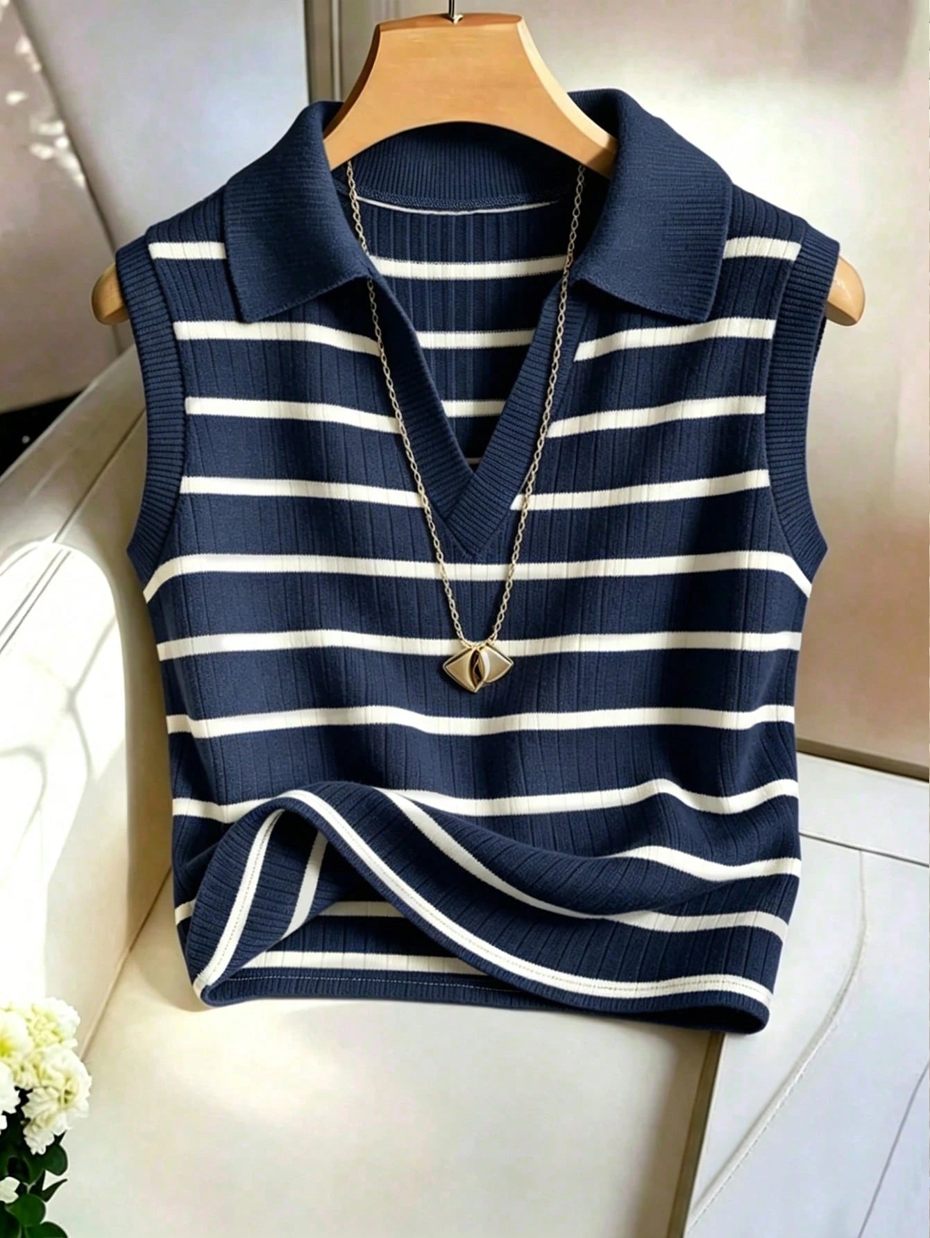 Franclia Women's Casual Elegant Knitted Collared Striped Vest