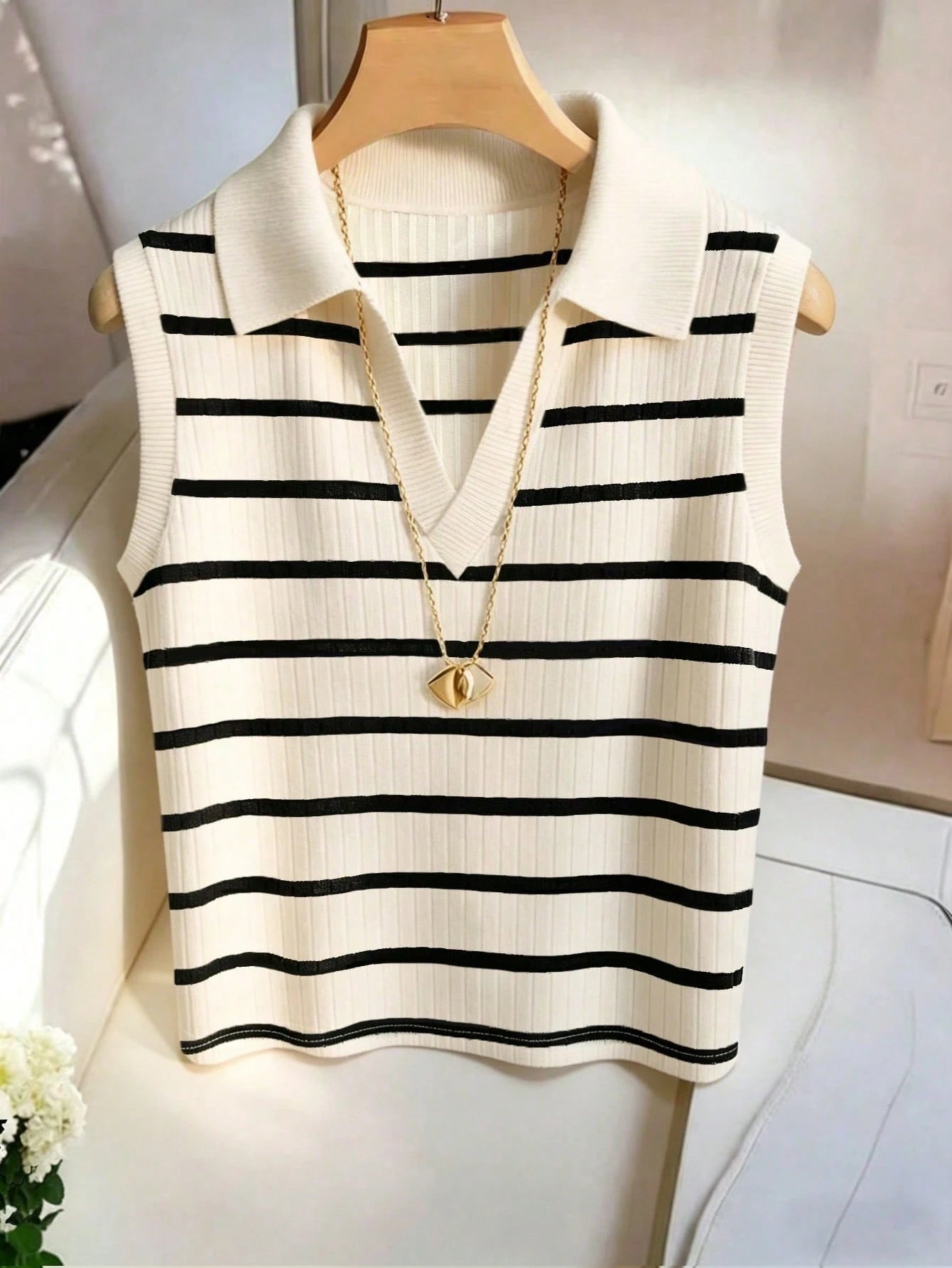 Franclia Women's Casual Elegant Knitted Collared Striped Vest