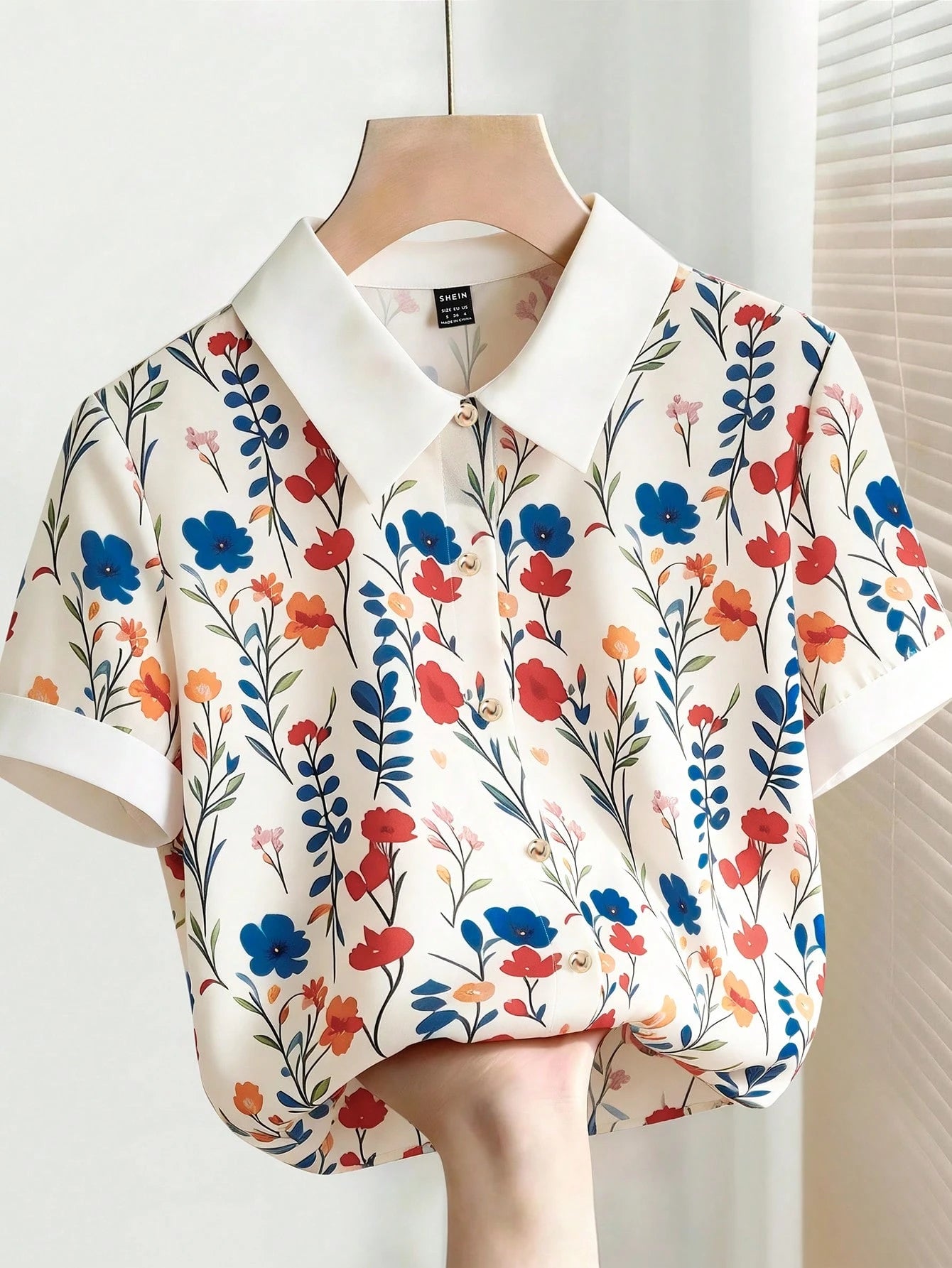 Franclia Women's Elegant Floral Print Off-White Short-Sleeved Collared Shirt,Loose Casual Summer Top For Brunch,Beach,Vacation,Office,Workwear,Metal Button
