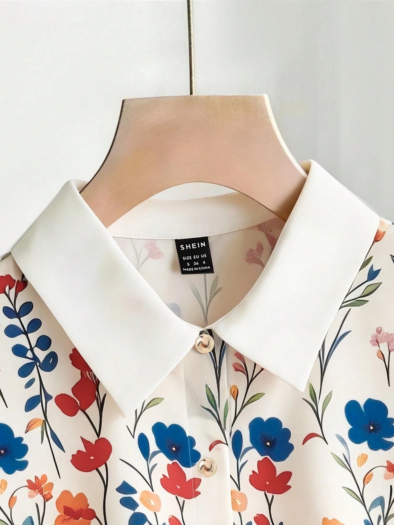 Franclia Women's Elegant Floral Print Off-White Short-Sleeved Collared Shirt,Loose Casual Summer Top For Brunch,Beach,Vacation,Office,Workwear,Metal Button