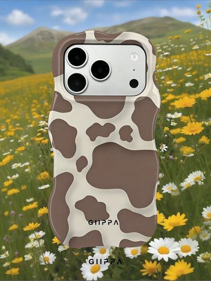GIIPPA 1pc Khaki Base With Brown Cow Print Design, Phone 17 Pro Max Wavy Phone Case, Compatible With Phone 16 Pro Max, 15 Pro Max, 14 Pro Max, Korean Style High-End Fashion Fun Phone Case, Compatible