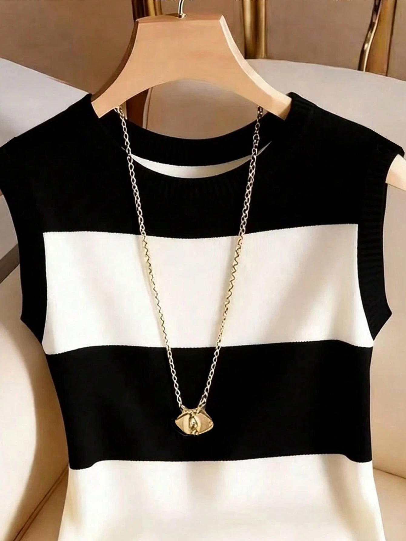 GlowEve Women's Contrast Color Round Neck Casual Versatile Tank Top