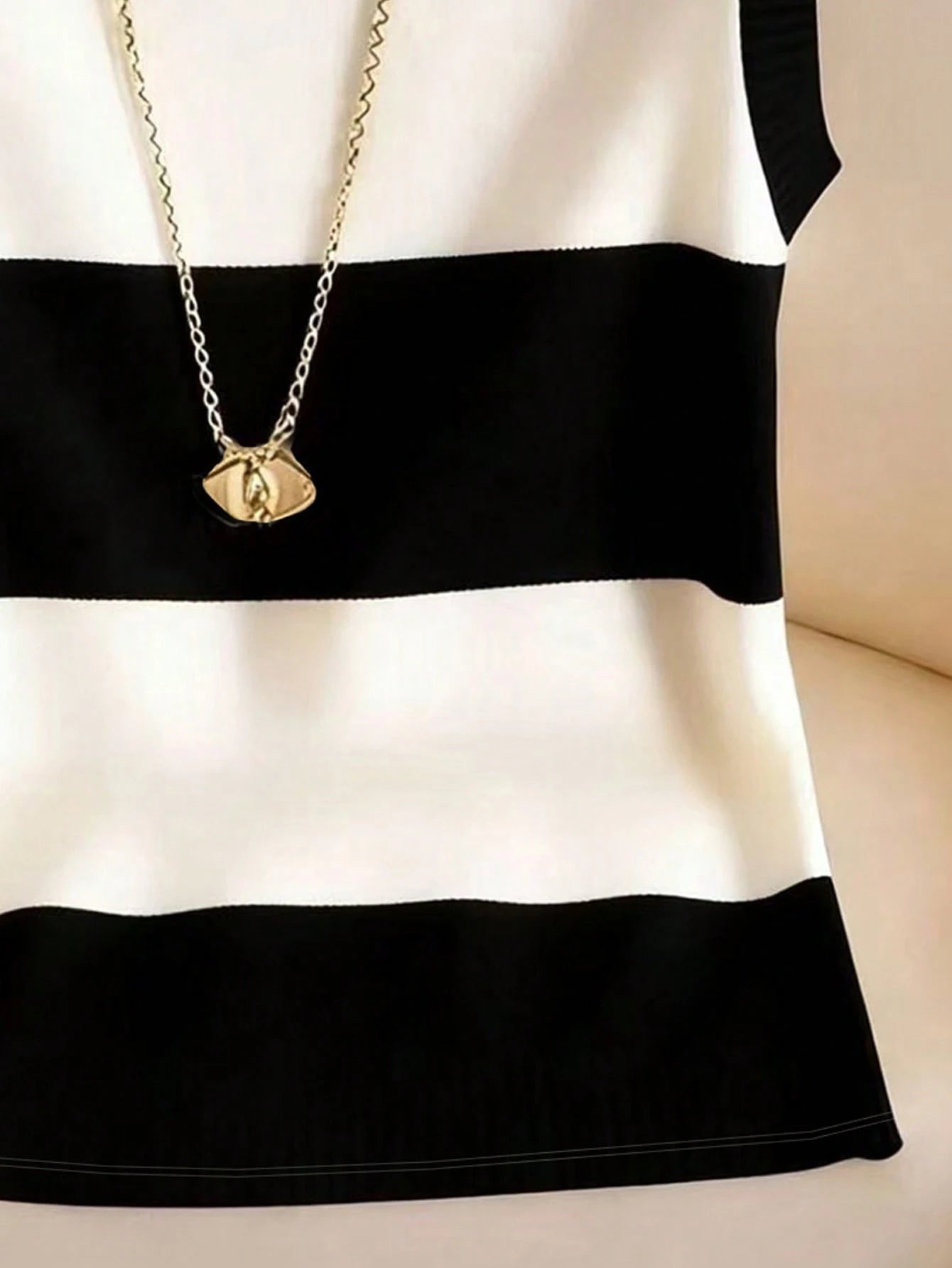 GlowEve Women's Contrast Color Round Neck Casual Versatile Tank Top