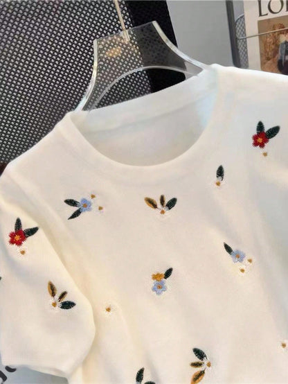 INAWLY Plus Size Women's Floral Embroidery Round Neck T-Shirt, Summer
