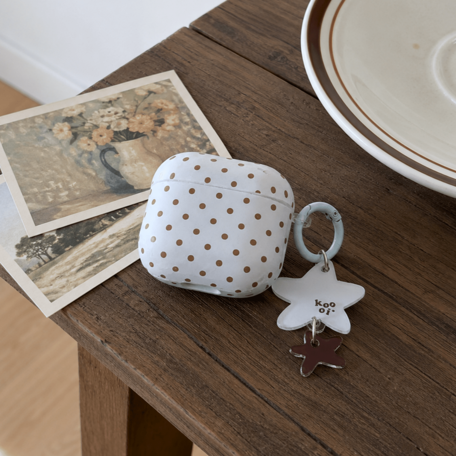 Korean Style Minimalist Blue Background Brown Polka Dot + Pendant Earphone Case Suitable For Pro 3 New Pro 2 Protective Cover Pro Cute Apple 4 Minimalist 3 Personalized 1/2 Generation Women's Earphone