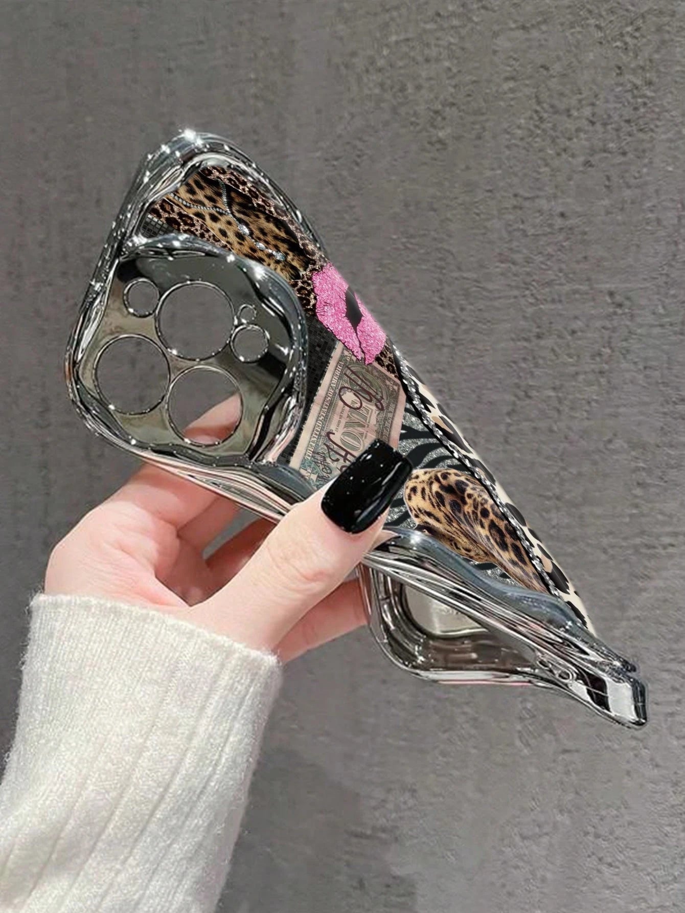 Leopard Print Painted Flat Print Electroplated Added Electroplated Handmade Chain Painted Cream Pattern Painted Soft Shell Suitable For IP17/IP17PROMAX/Iphone16//Iphone16pro/Iphone16promax/Iphone15/ X