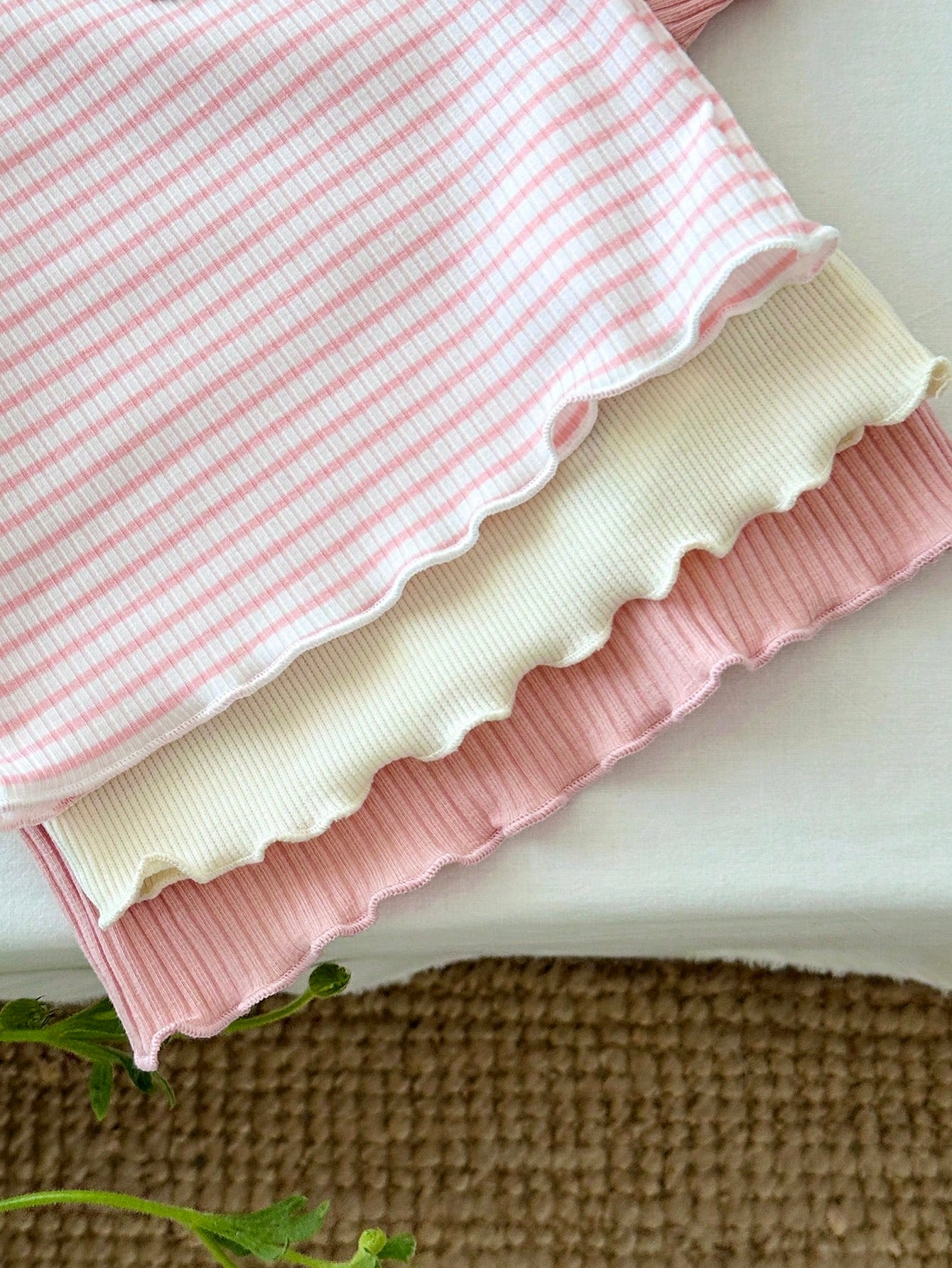 LMoss Kids 3pcs Baby Girl Knit Casual Crew Neck T-Shirts, Adorable Floral & Striped Knit,There Were Only Three Tops, No Pants.