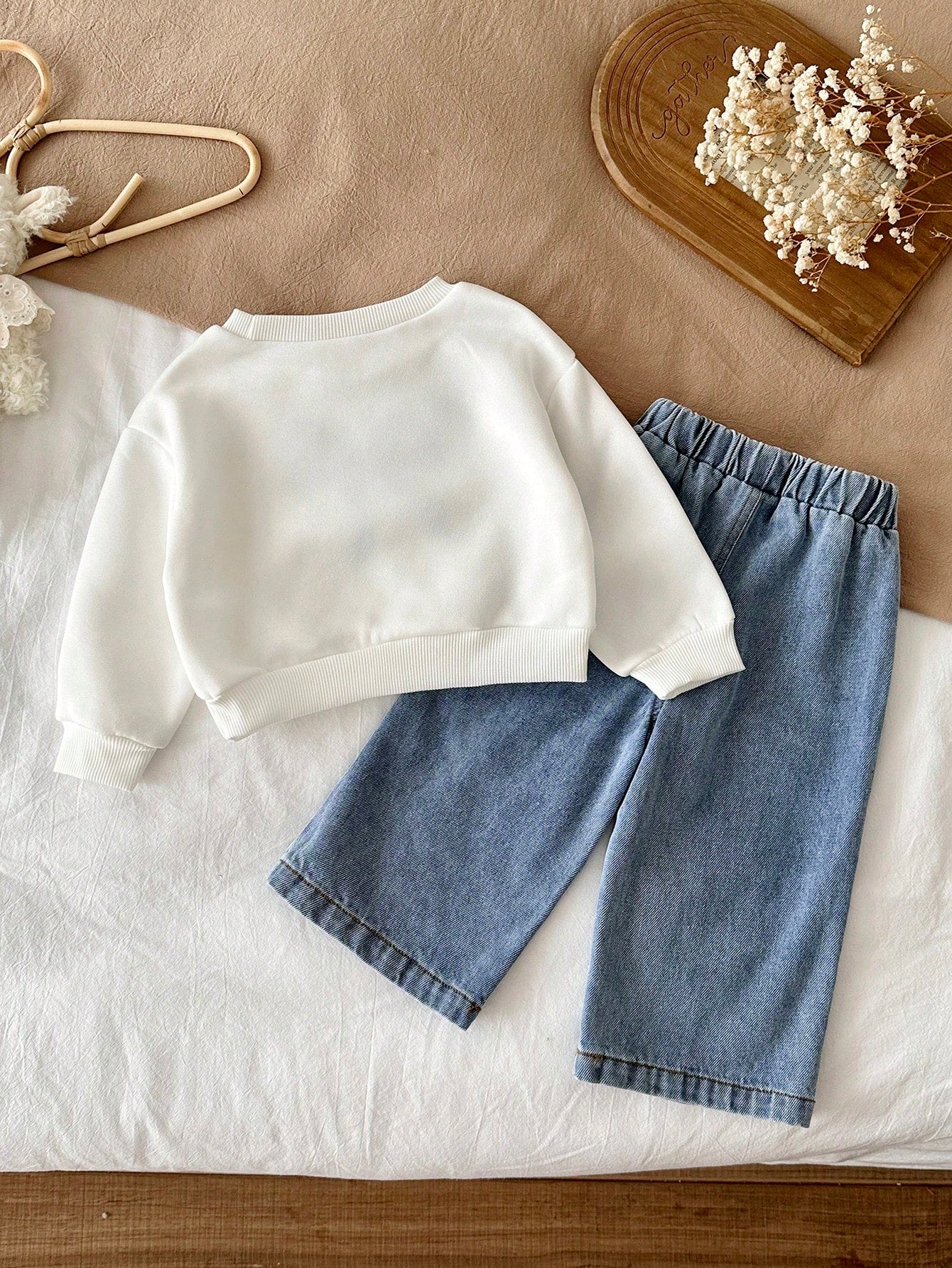 LMoss Kids Baby Girl Bowknot Pattern Print Crew Neck Winter Sweatshirt And Denim Jeans Set Back-To-School White Blue Autumn Cute Baggy Jeans Denim Two Pieces Set