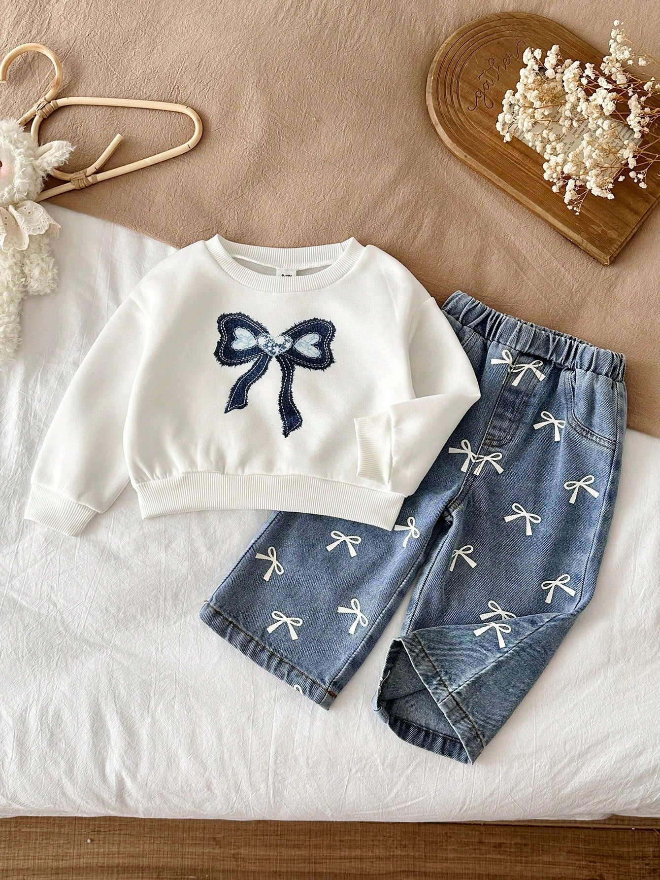 LMoss Kids Baby Girl Bowknot Pattern Print Crew Neck Winter Sweatshirt And Denim Jeans Set Back-To-School White Blue Autumn Cute Baggy Jeans Denim Two Pieces Set